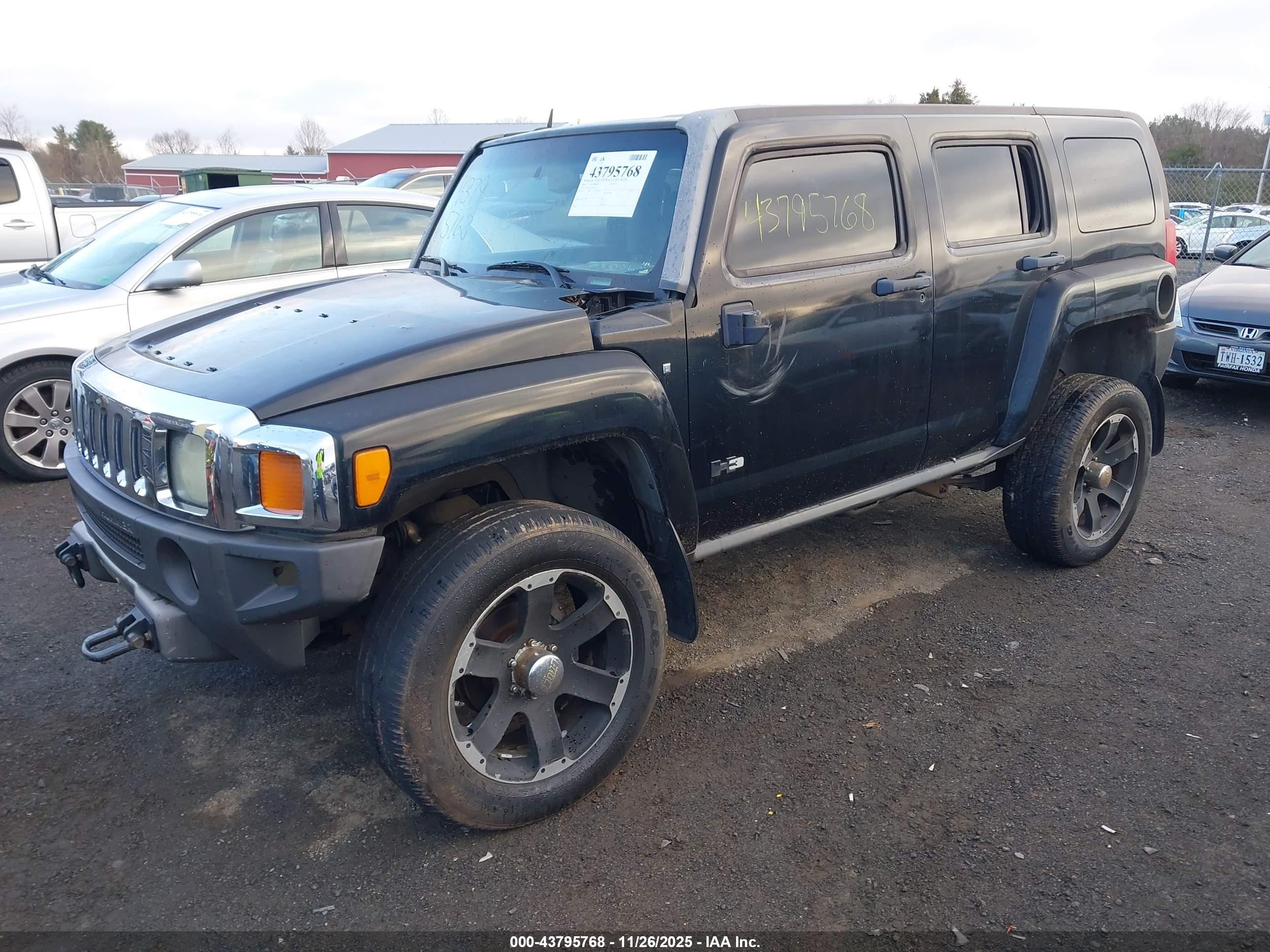 HUMMER H3 image 2