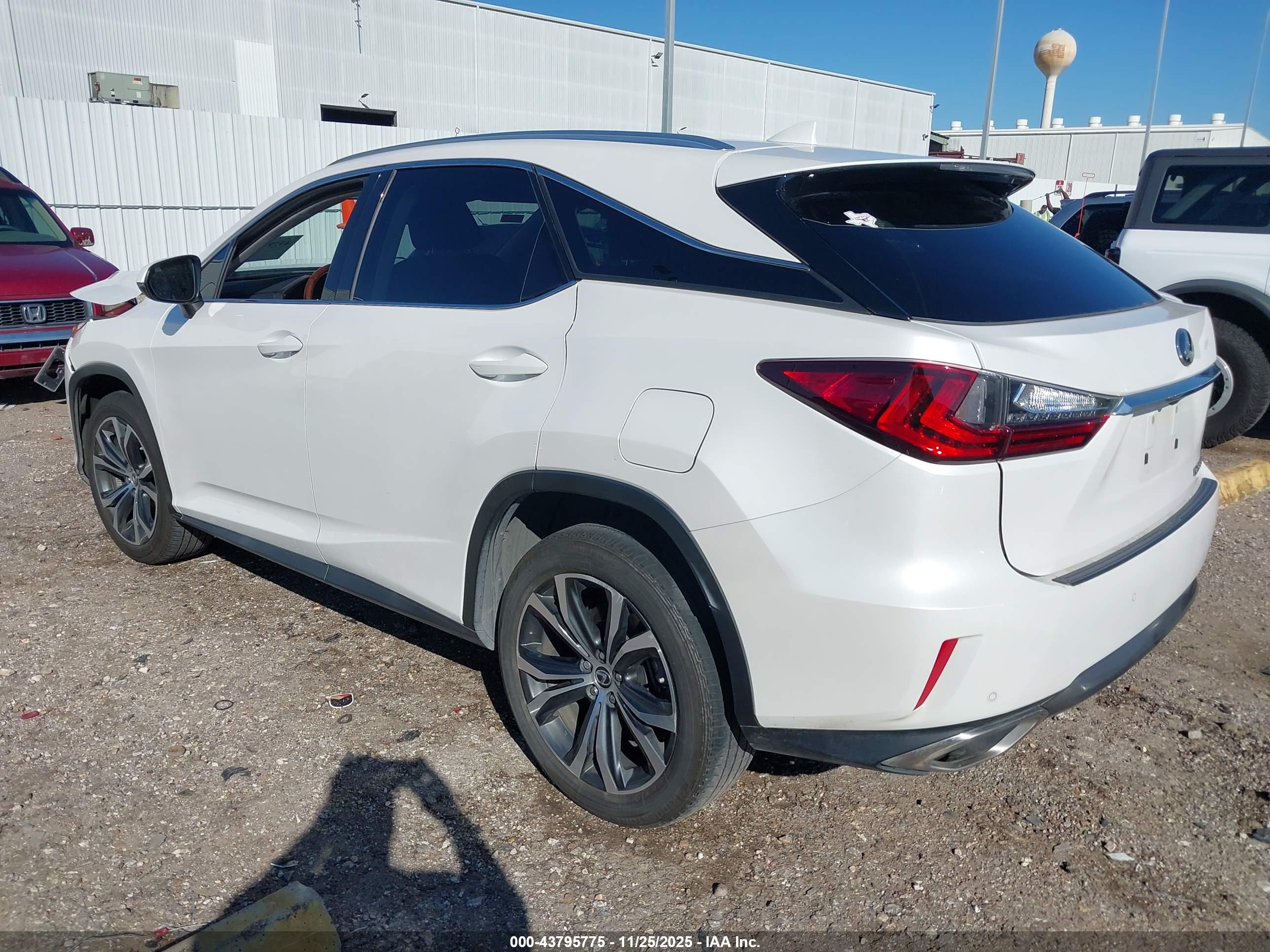 LEXUS RX image 3