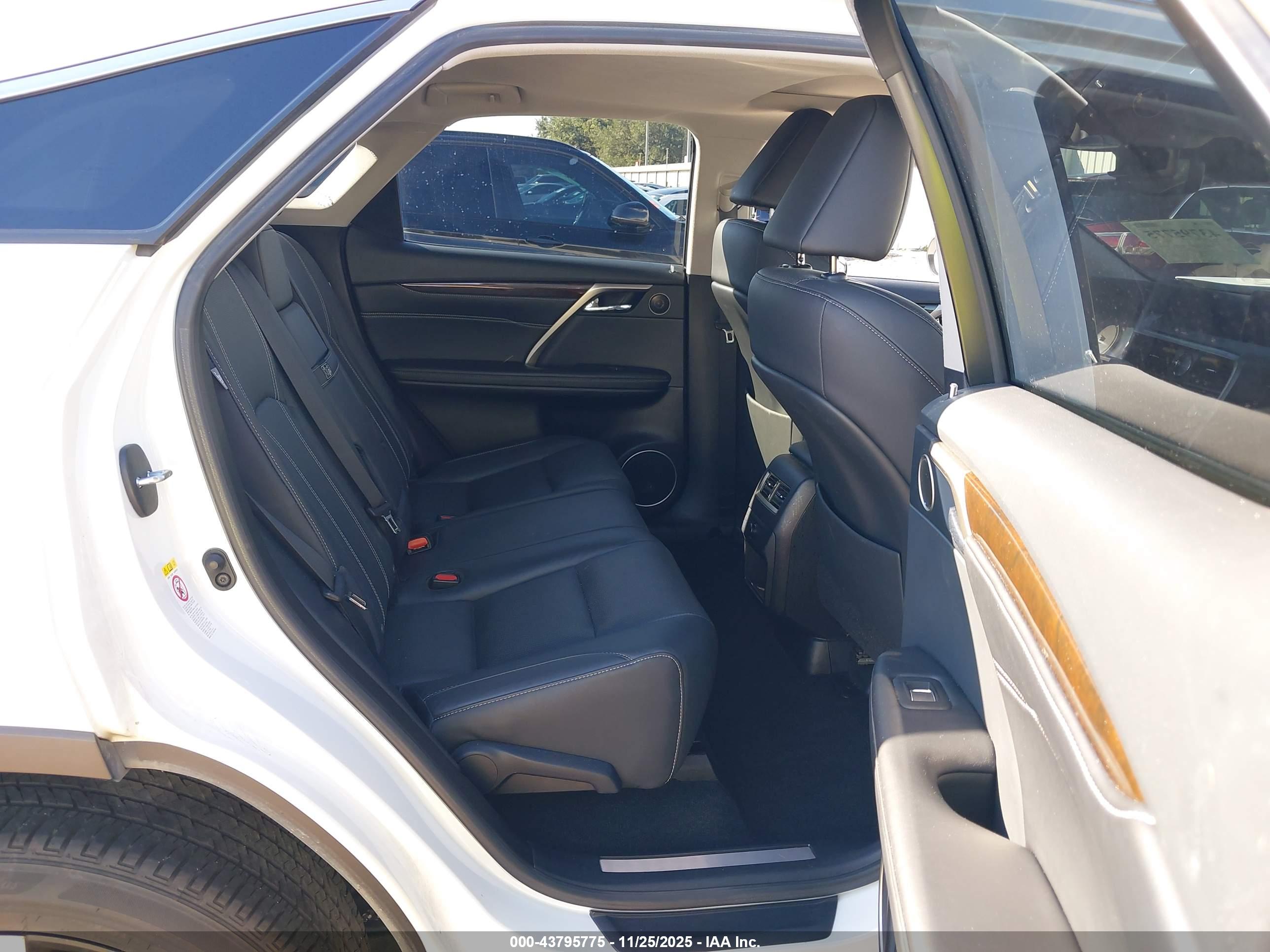 LEXUS RX image 8