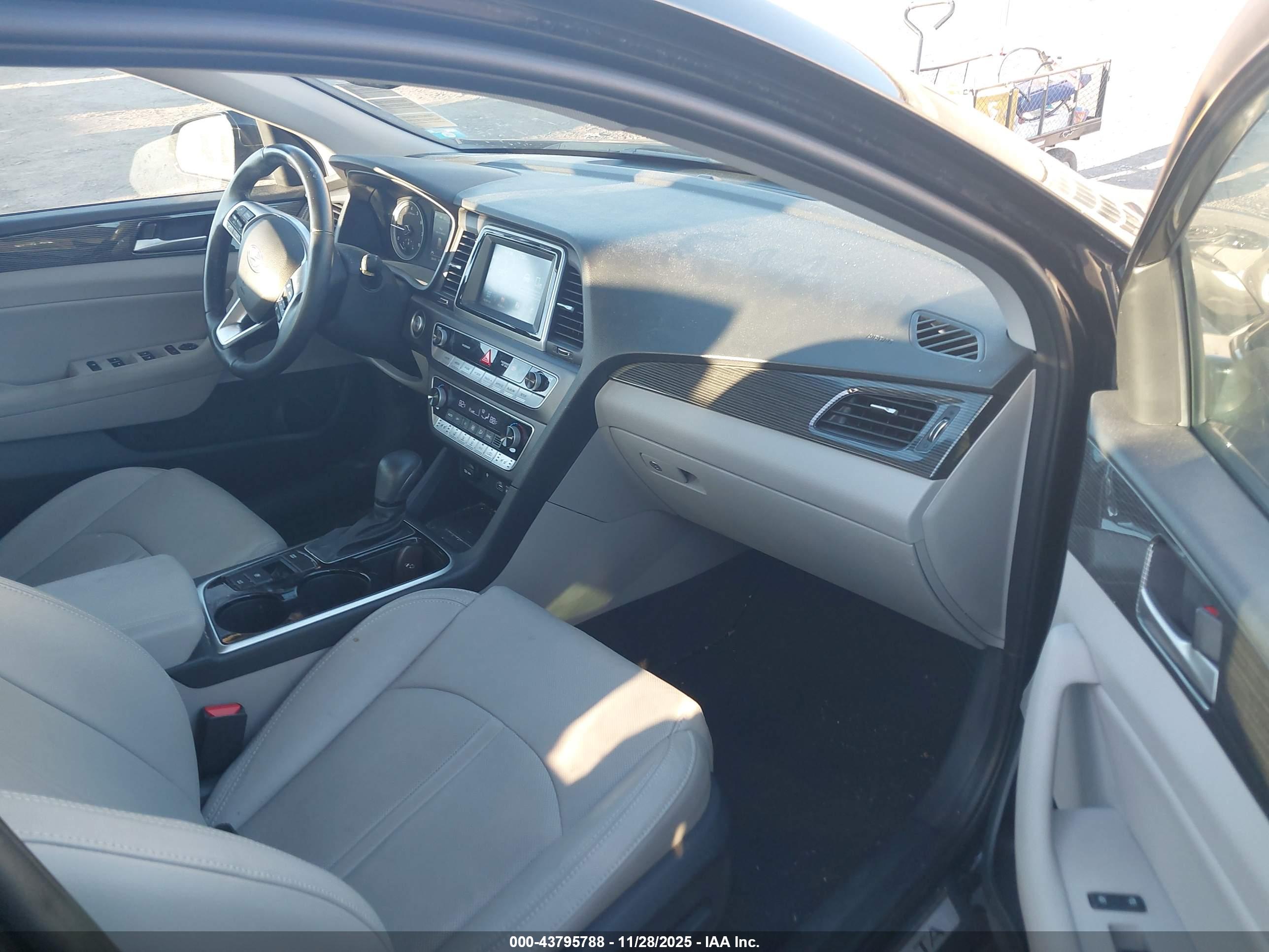 HYUNDAI SONATA image 5