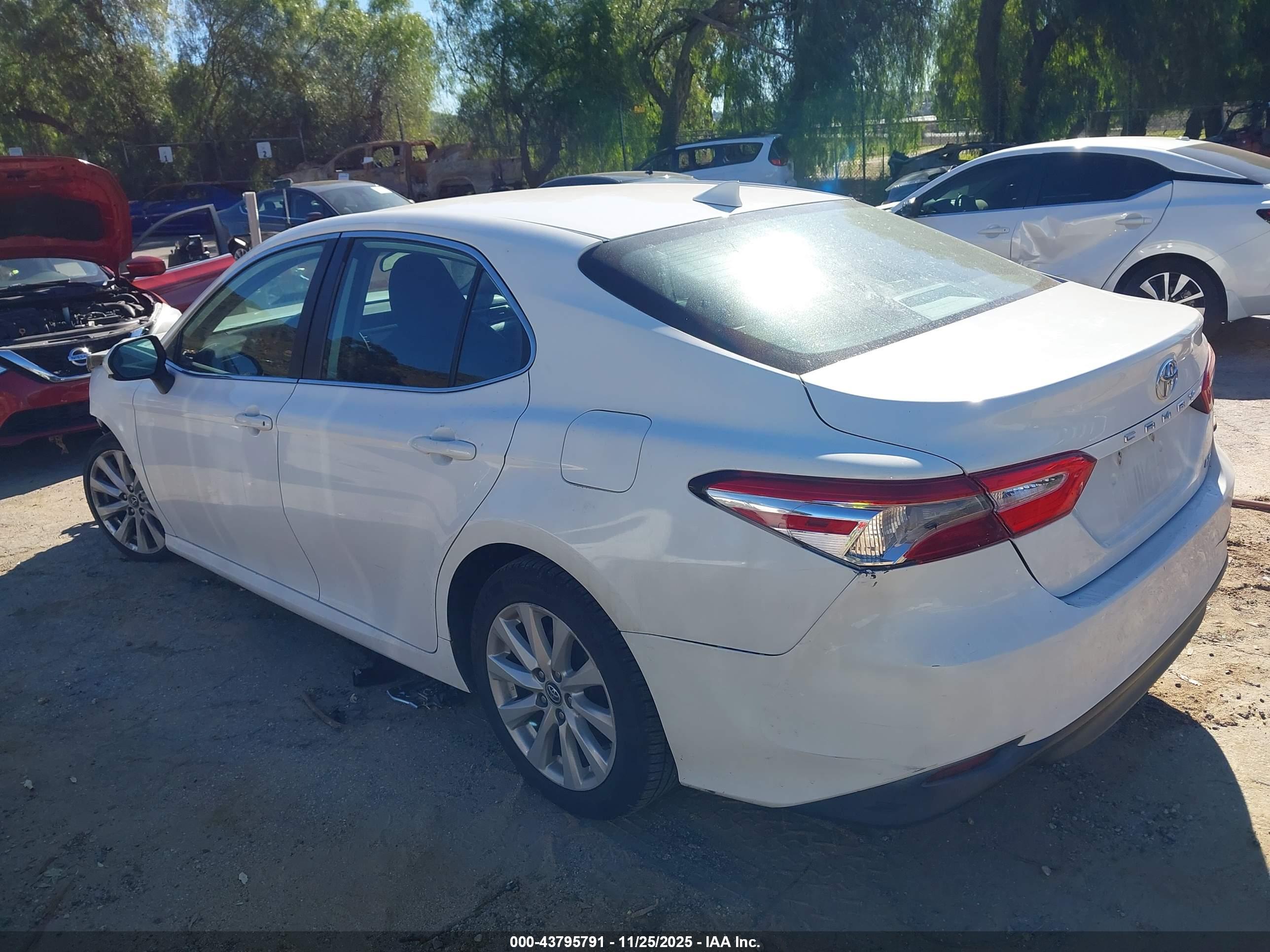 TOYOTA CAMRY image 3