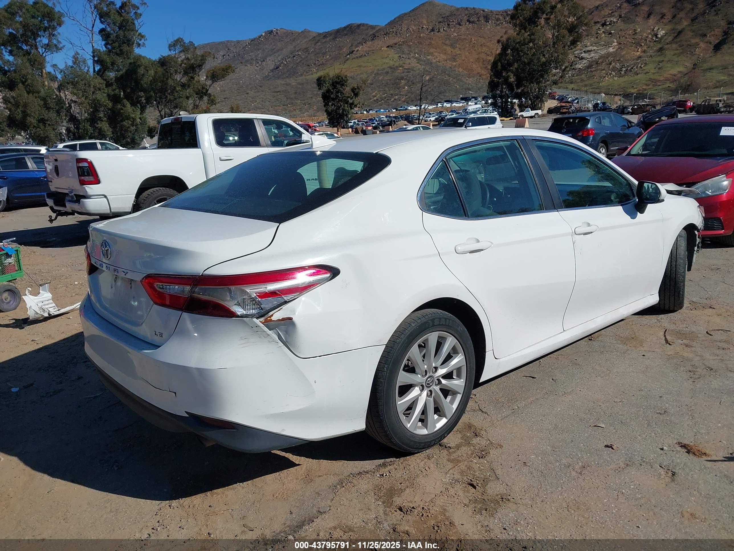 TOYOTA CAMRY image 4