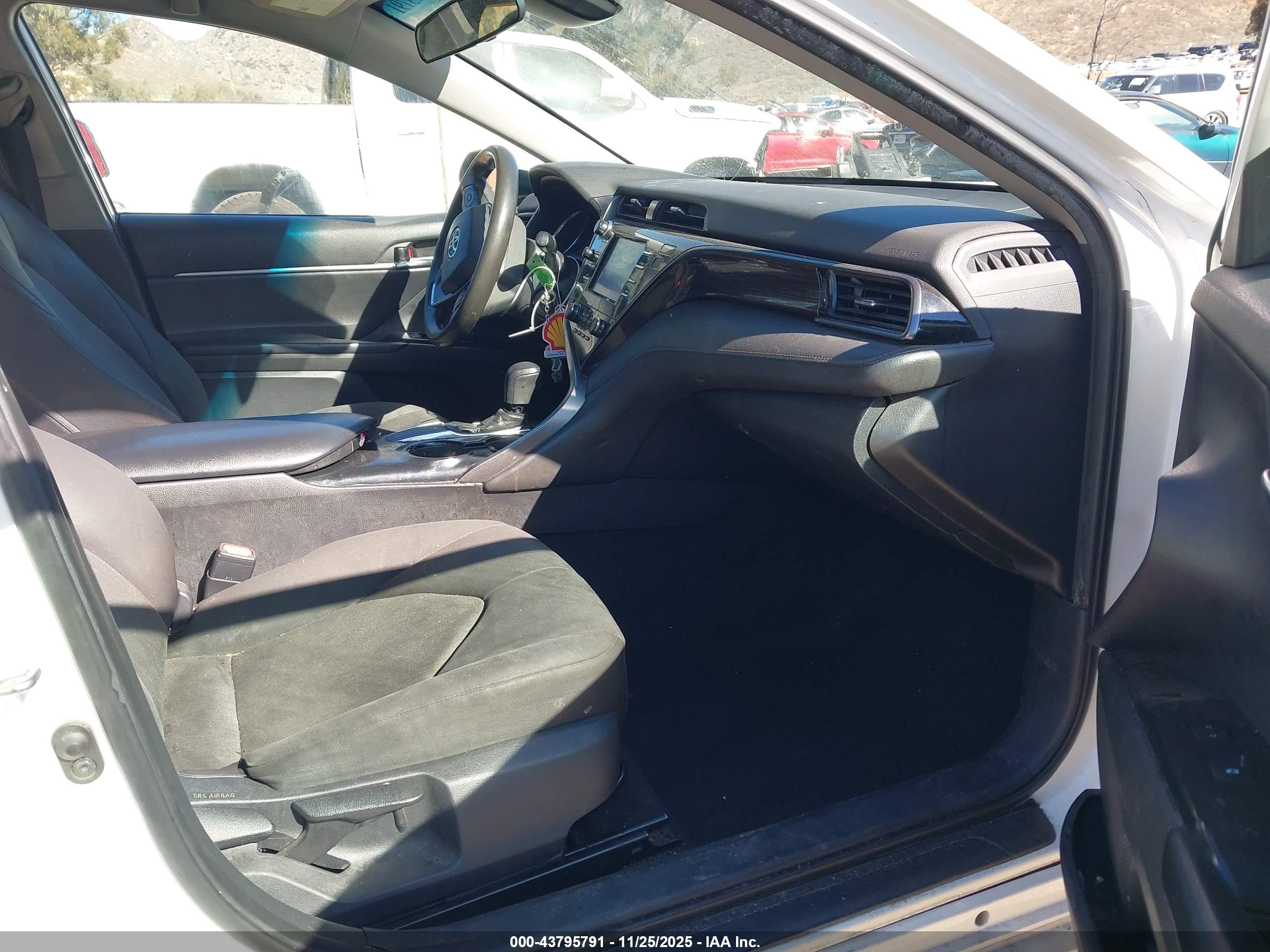 TOYOTA CAMRY image 5