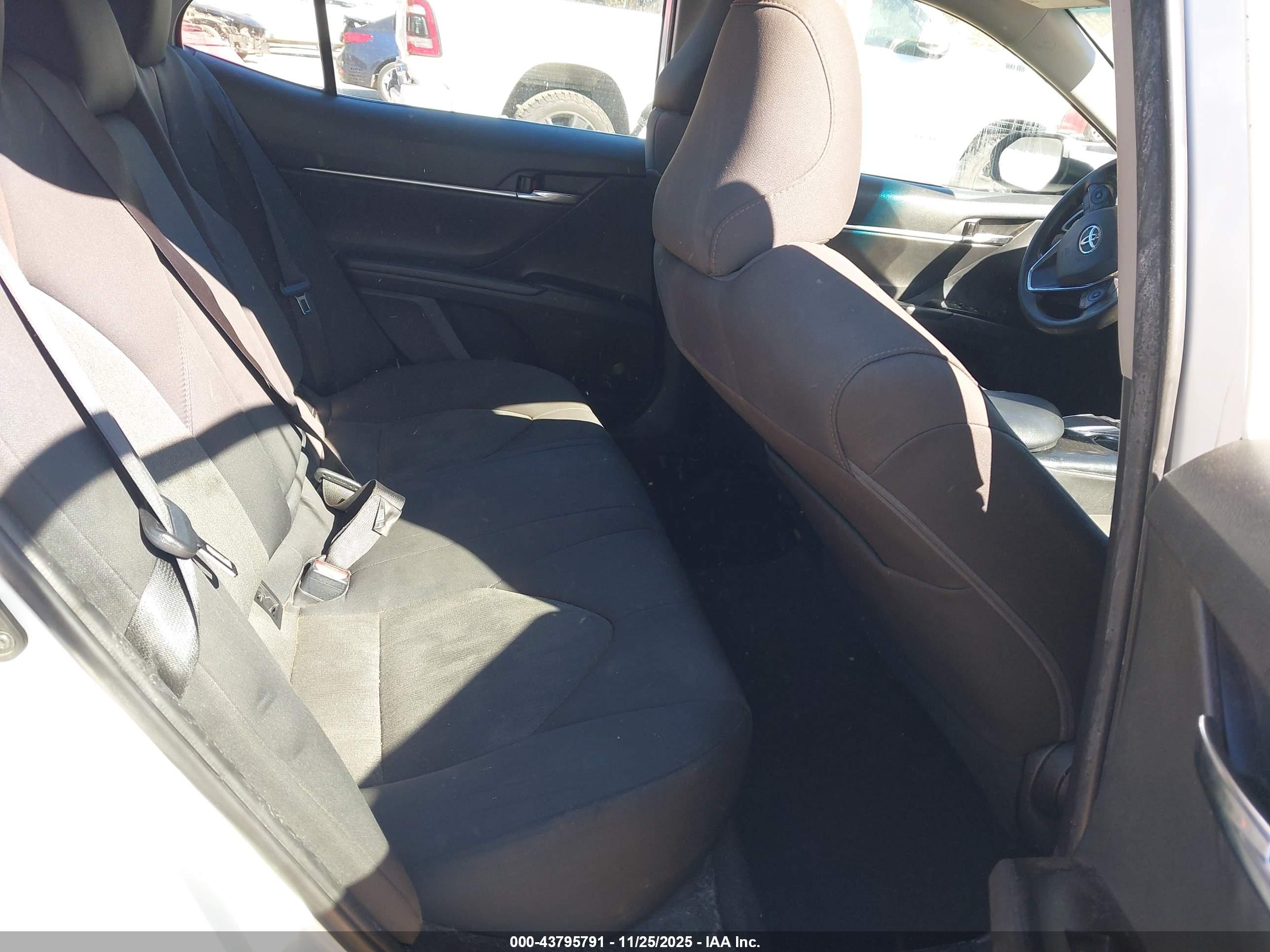 TOYOTA CAMRY image 8