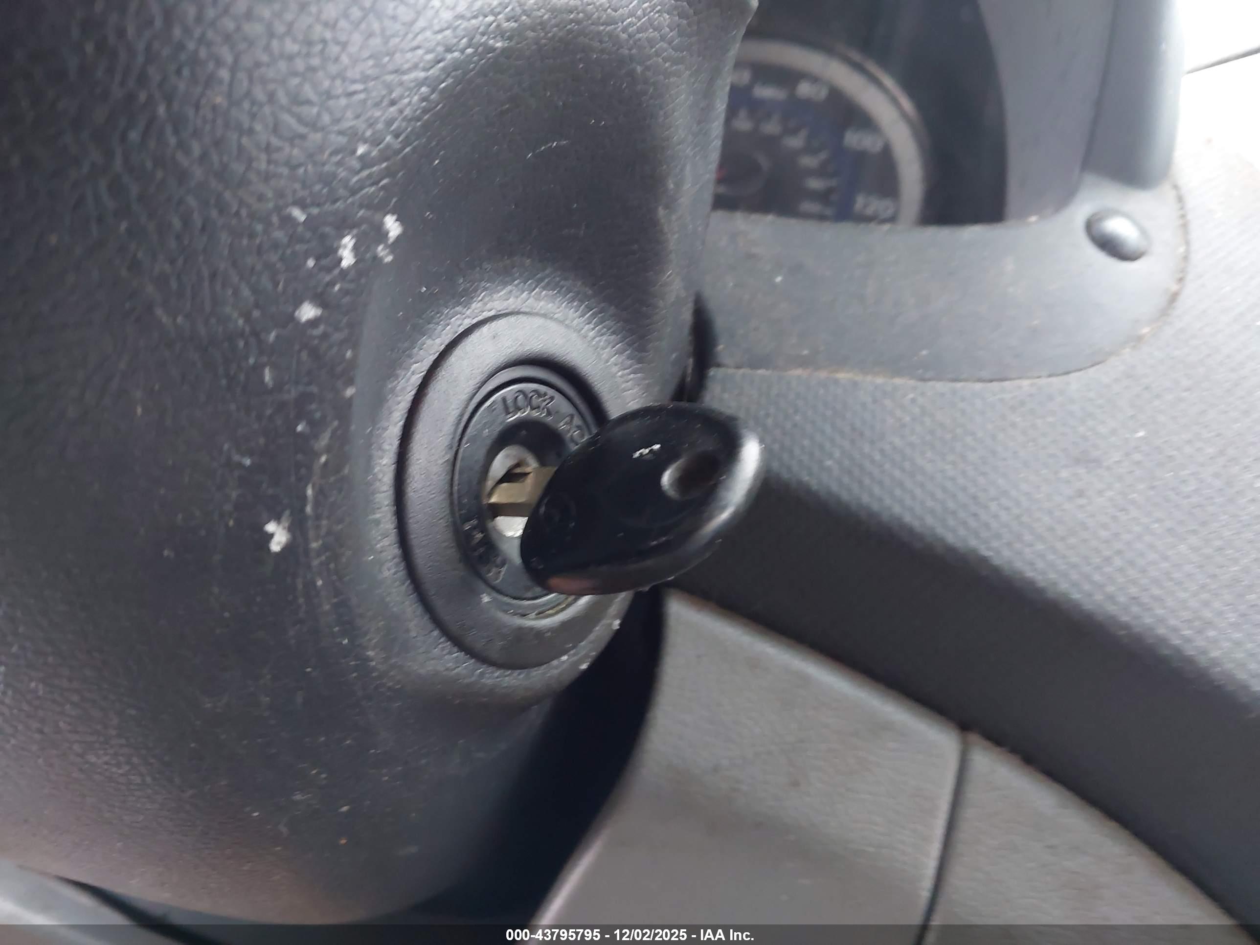 HYUNDAI ACCENT image 11