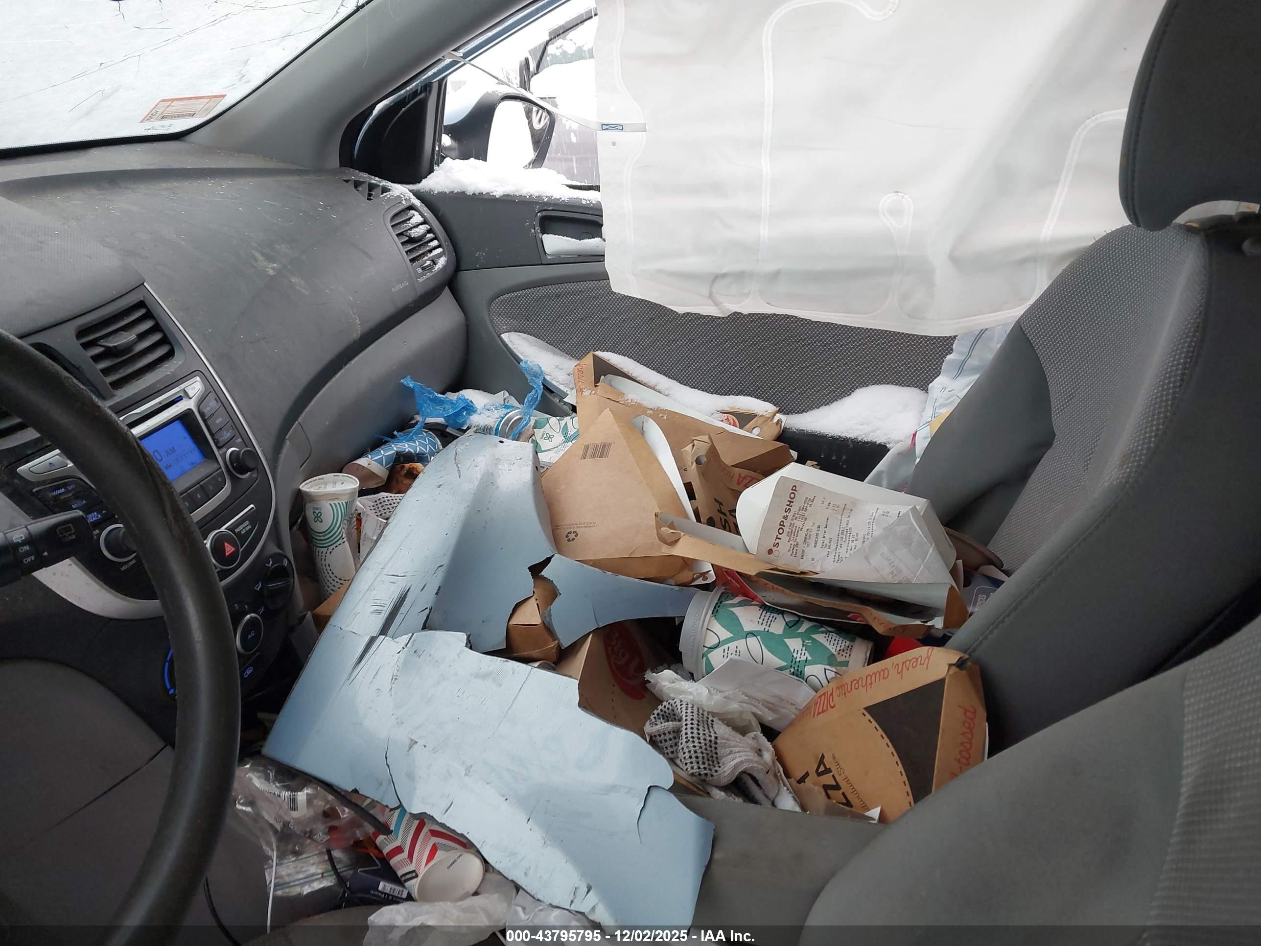 HYUNDAI ACCENT image 5