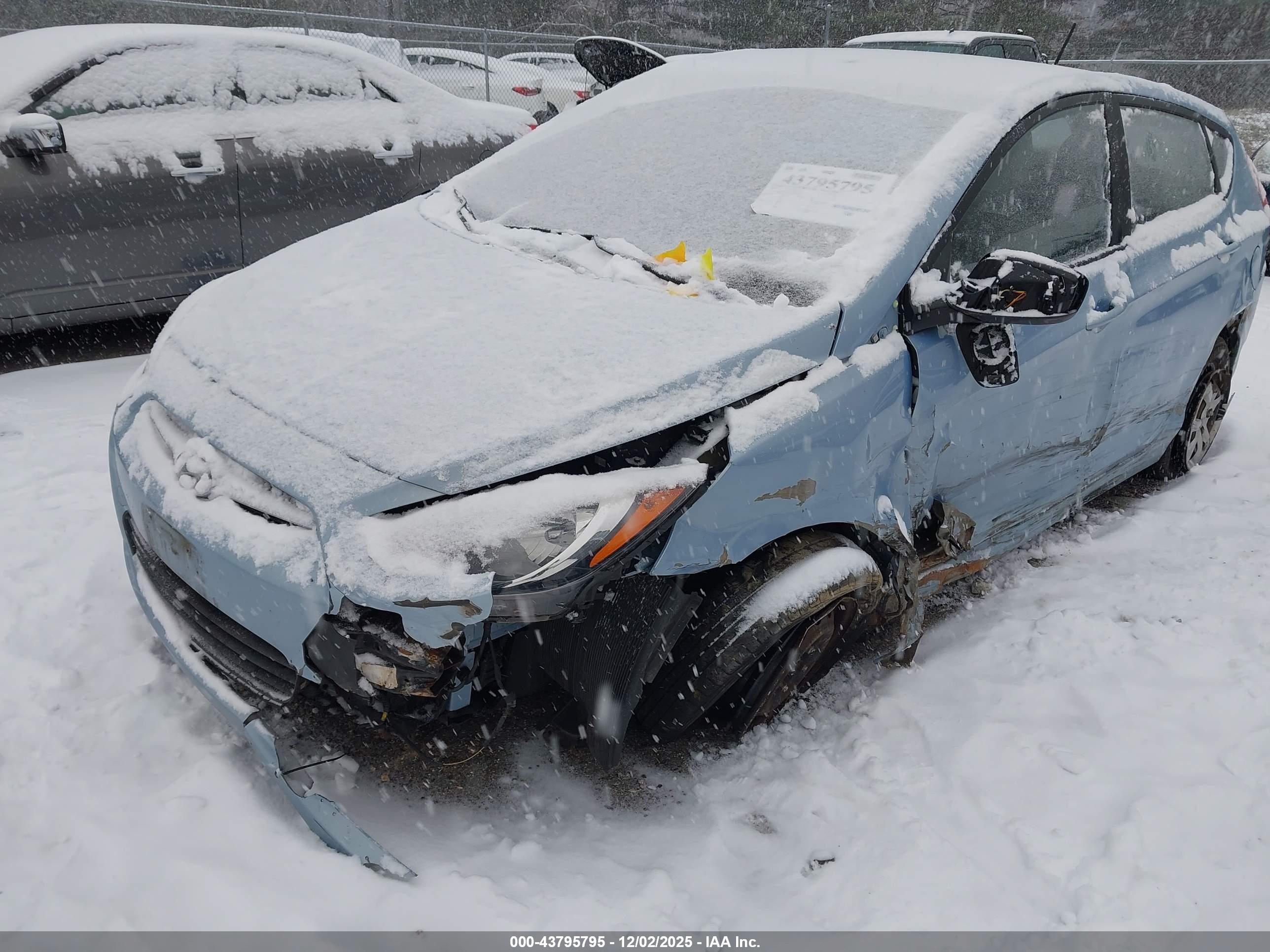 HYUNDAI ACCENT image 6