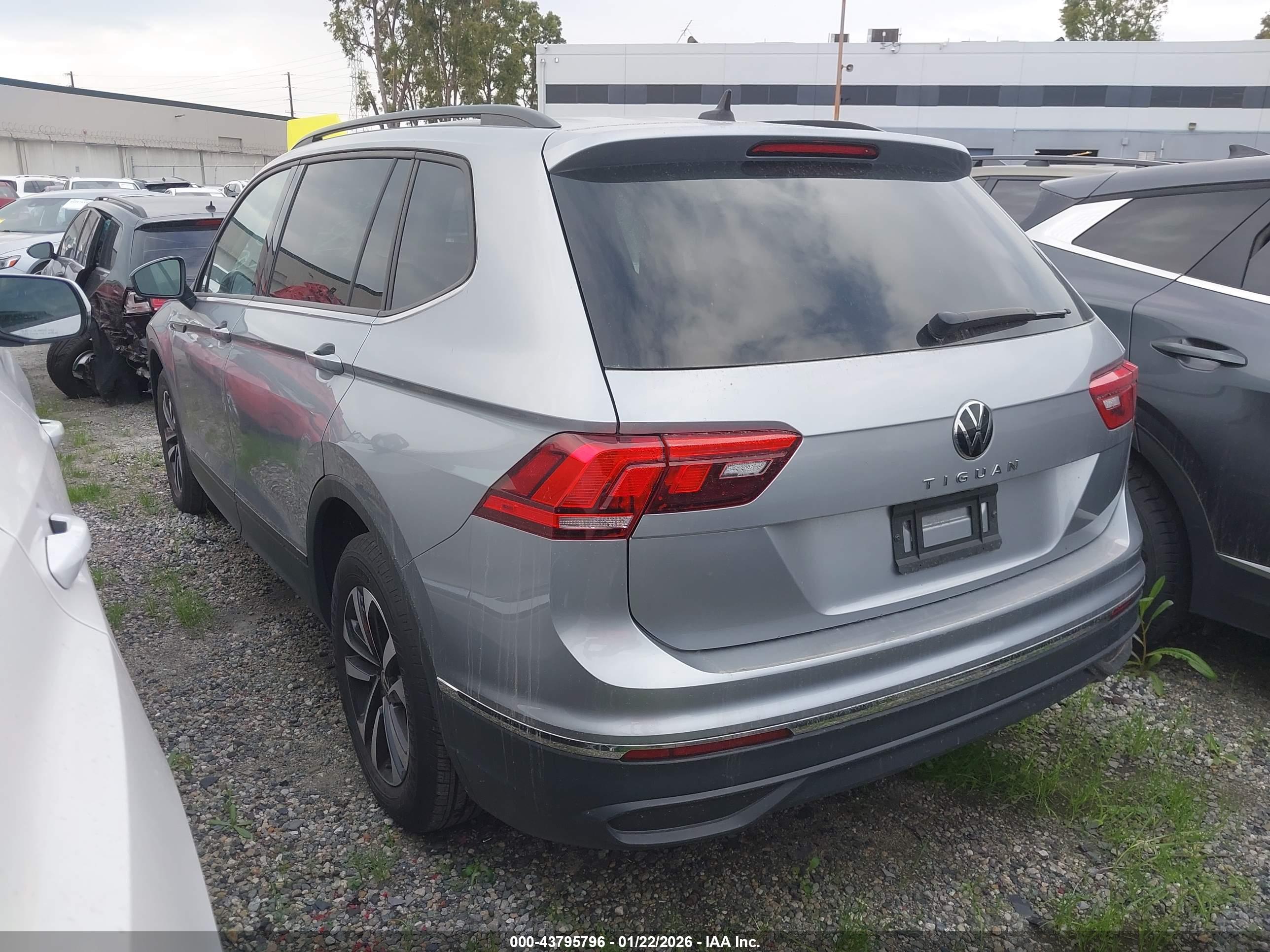 VOLKSWAGEN TIGUAN image 3