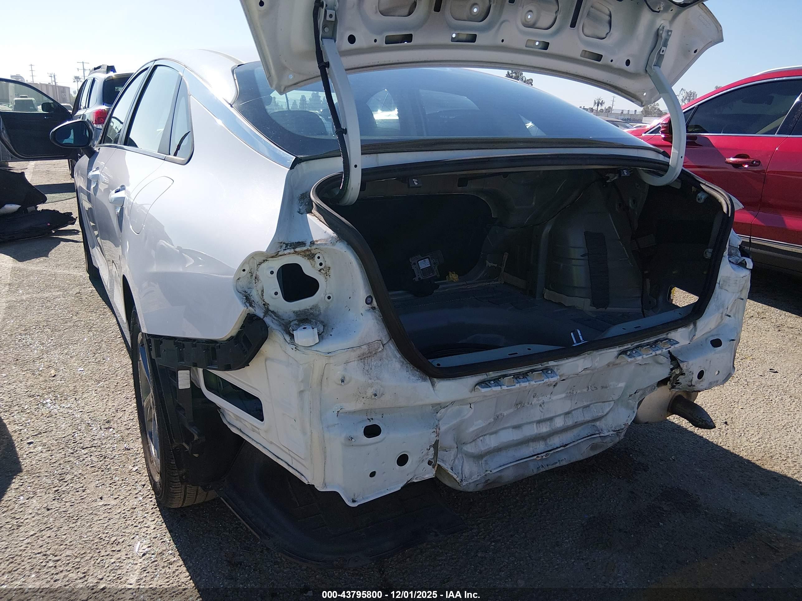 KIA K5 image 6