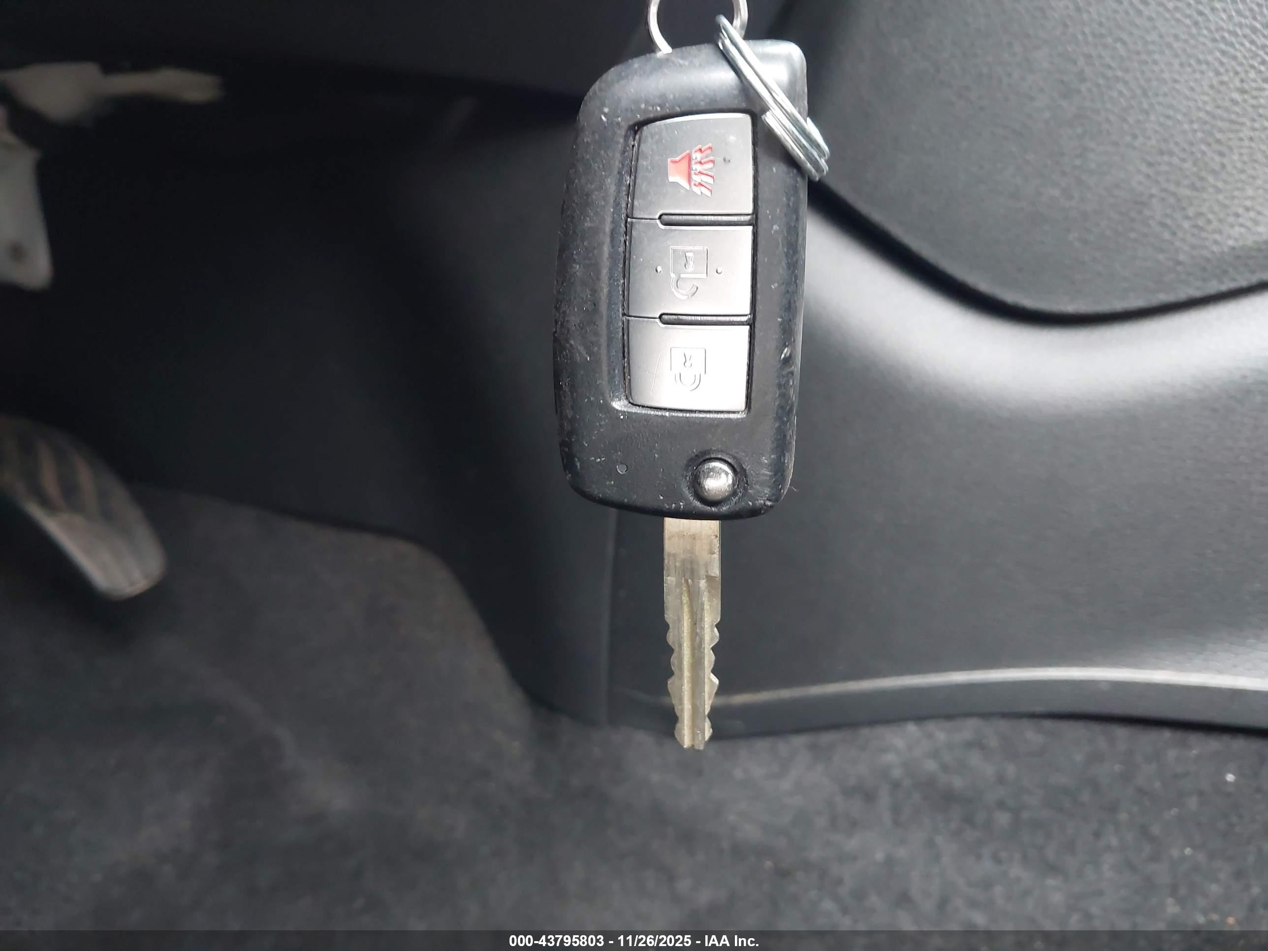 NISSAN ROGUE image 11