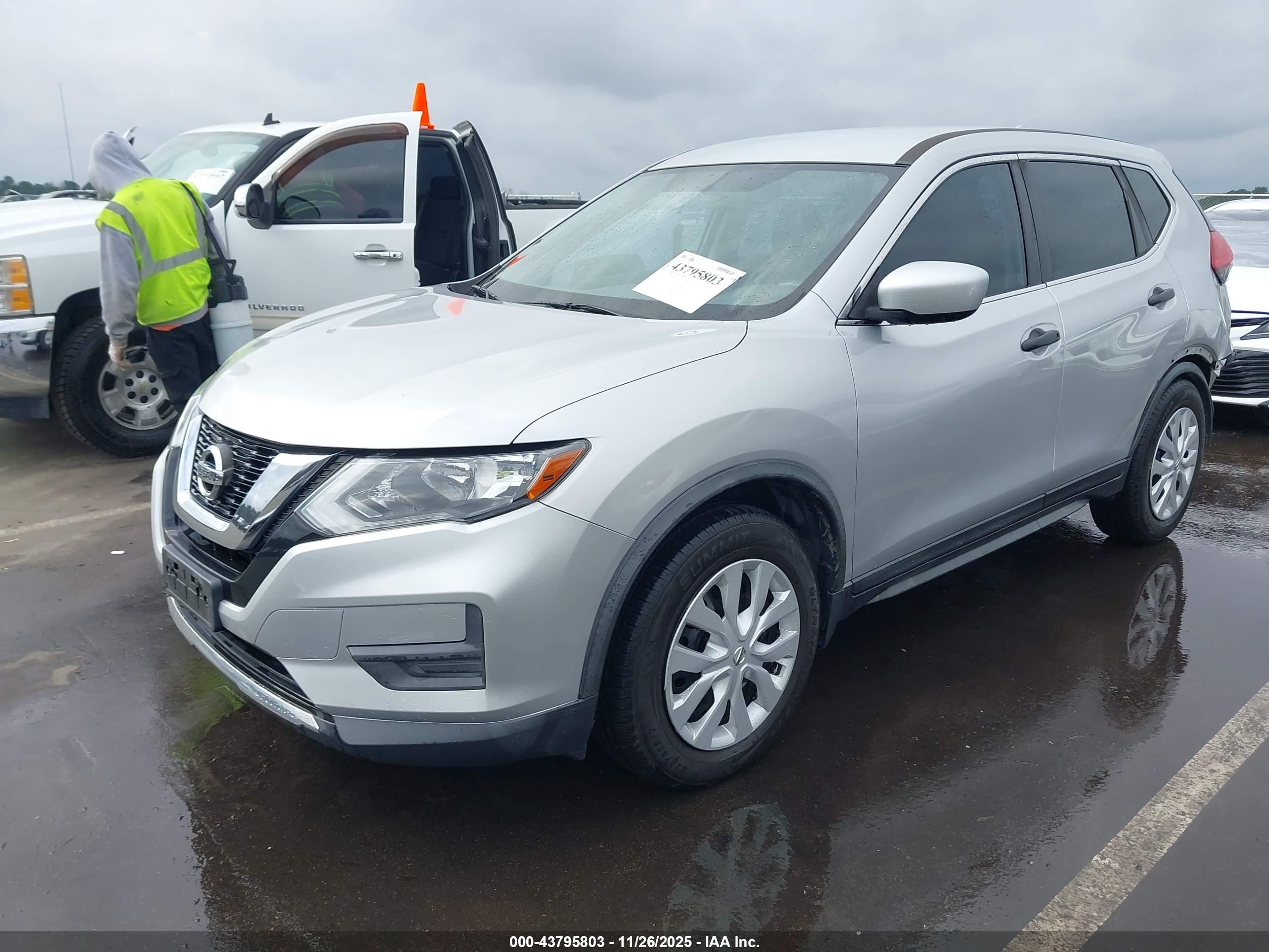 NISSAN ROGUE image 2
