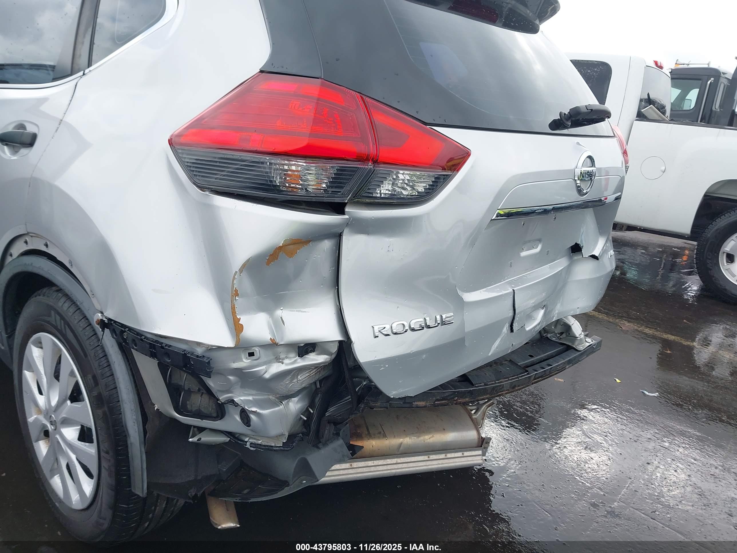 NISSAN ROGUE image 6