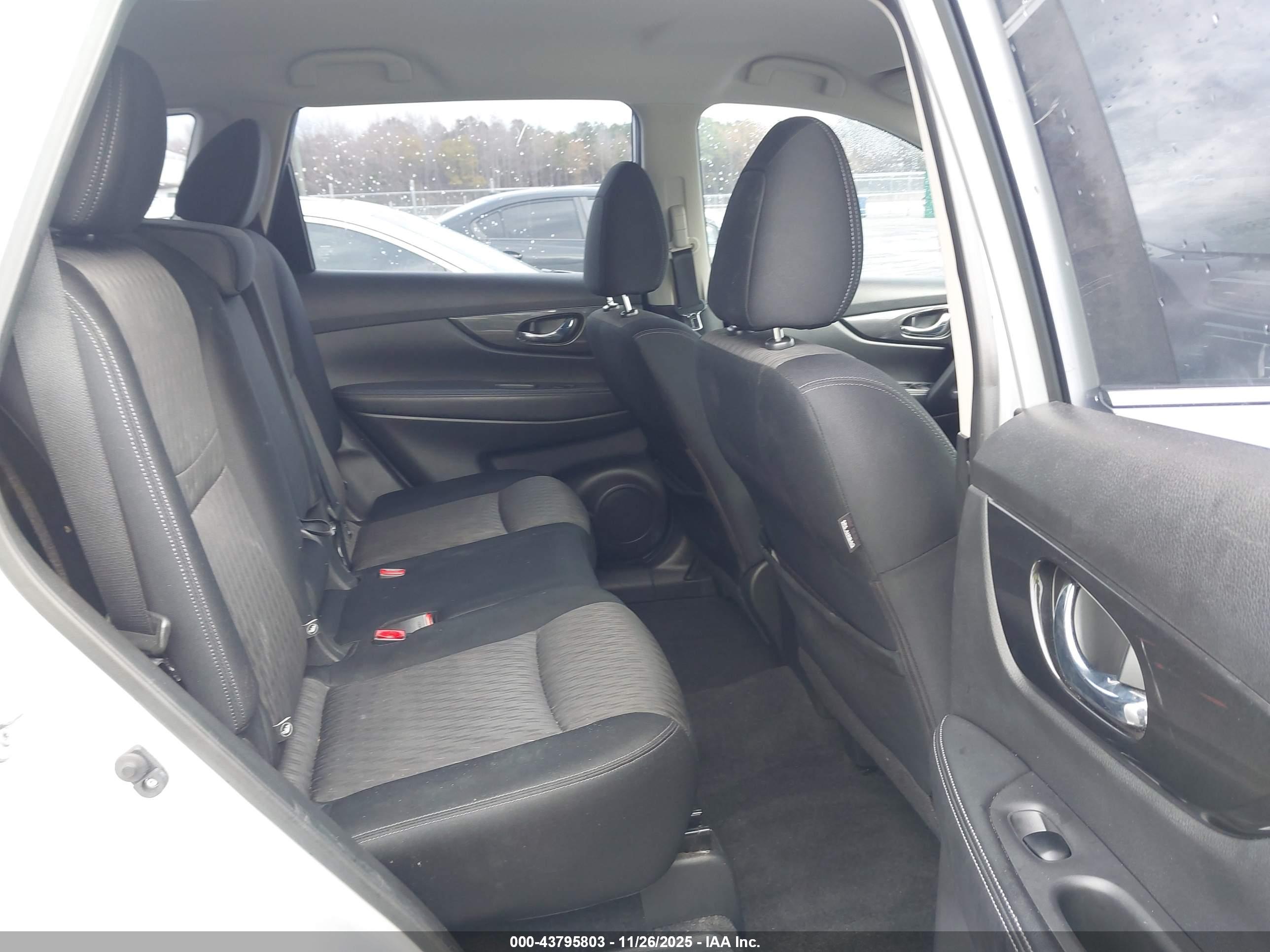 NISSAN ROGUE image 8