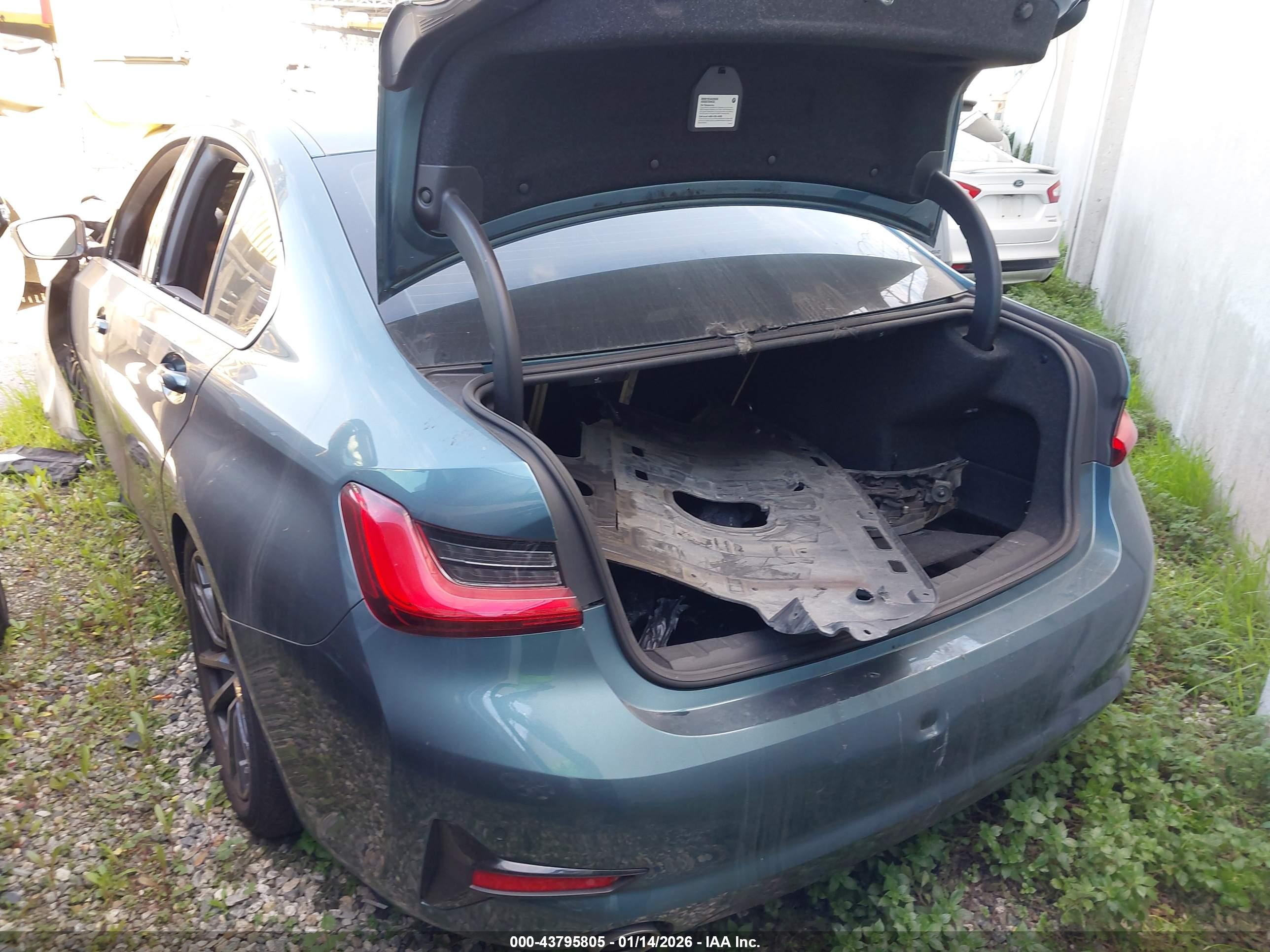 BMW 330I image 3