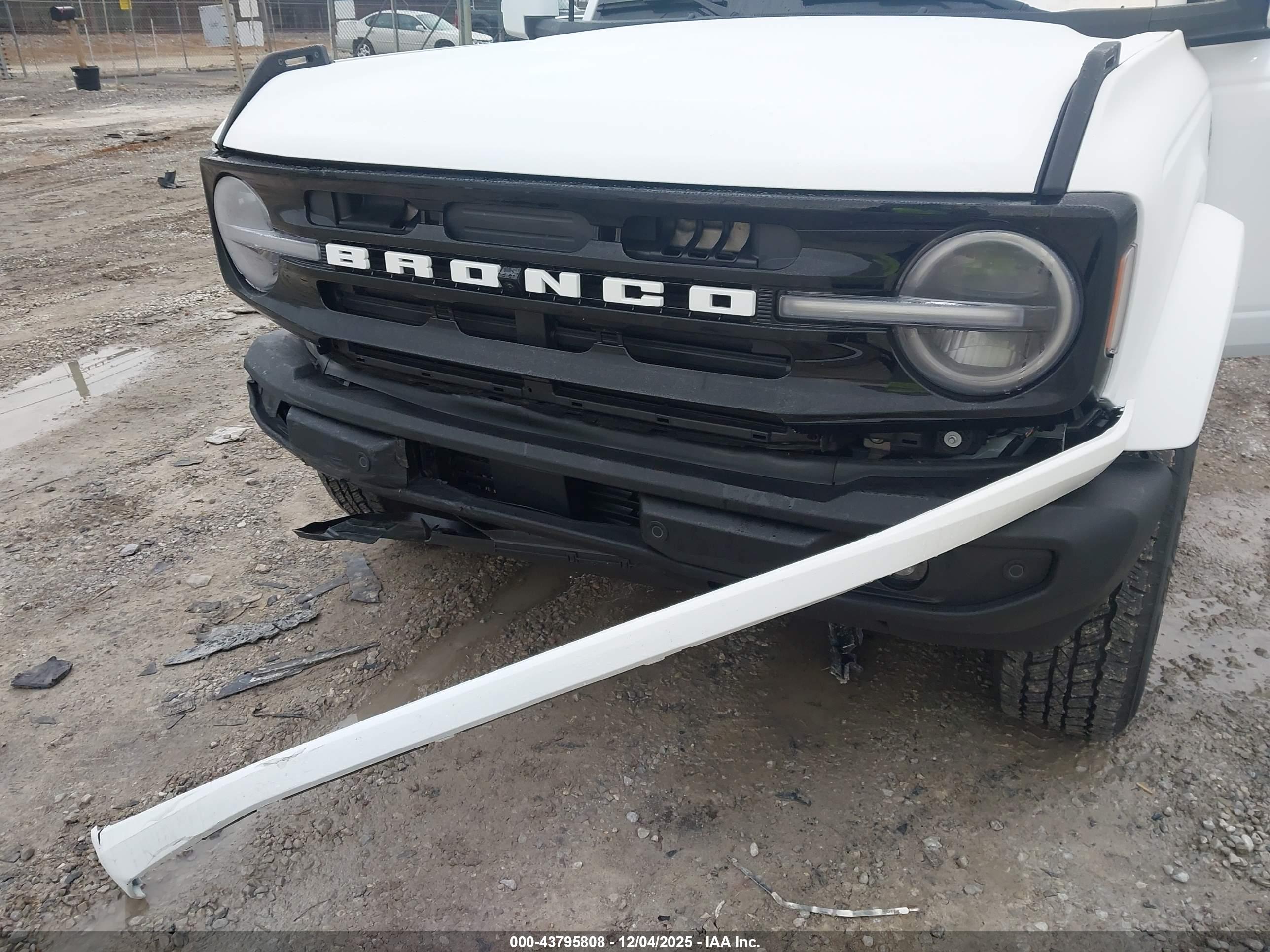 FORD BRONCO image 6