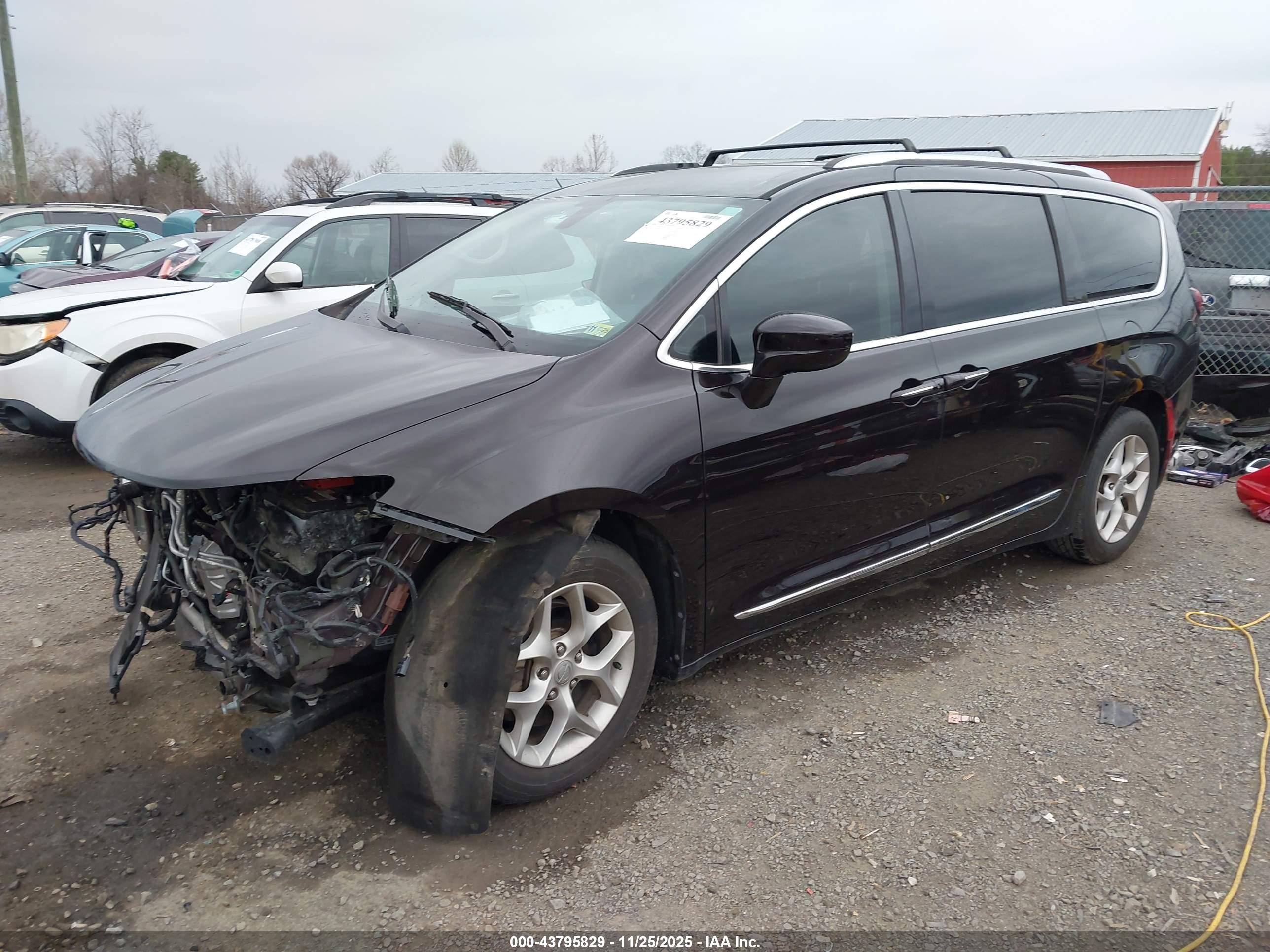 CHRYSLER PACIFICA image 2