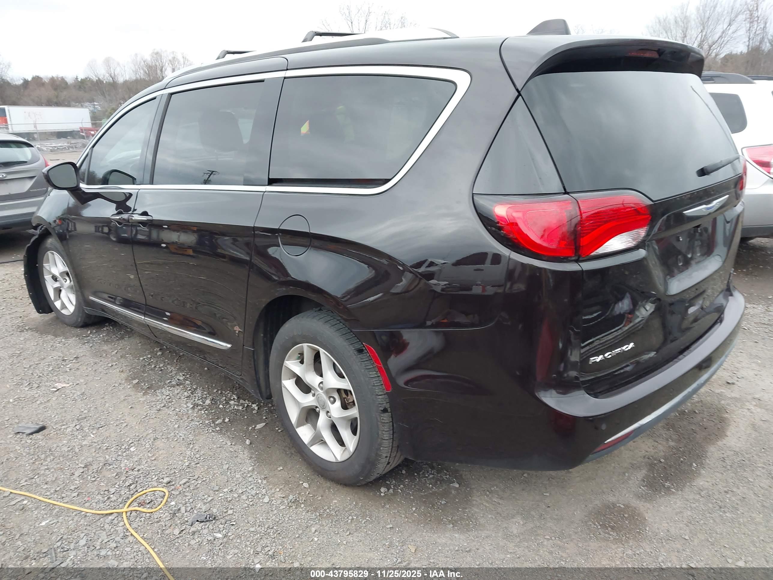 CHRYSLER PACIFICA image 3