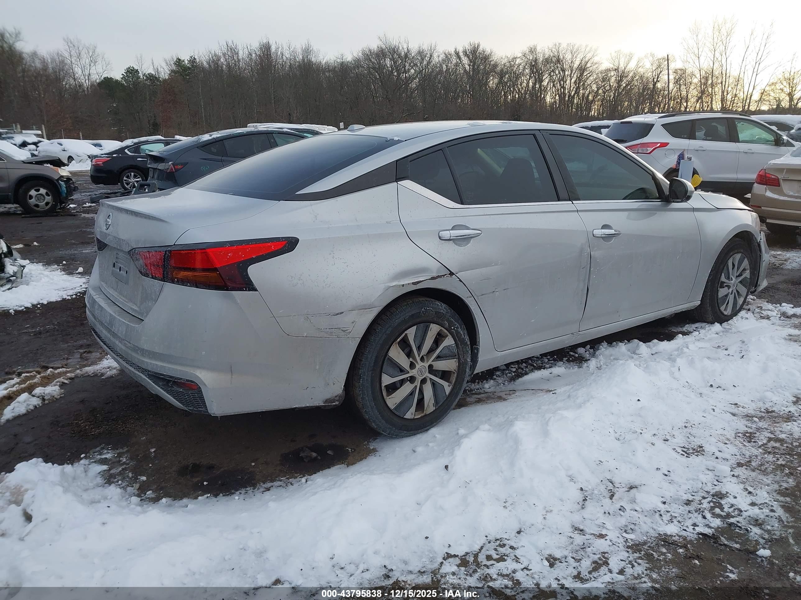 NISSAN ALTIMA image 4