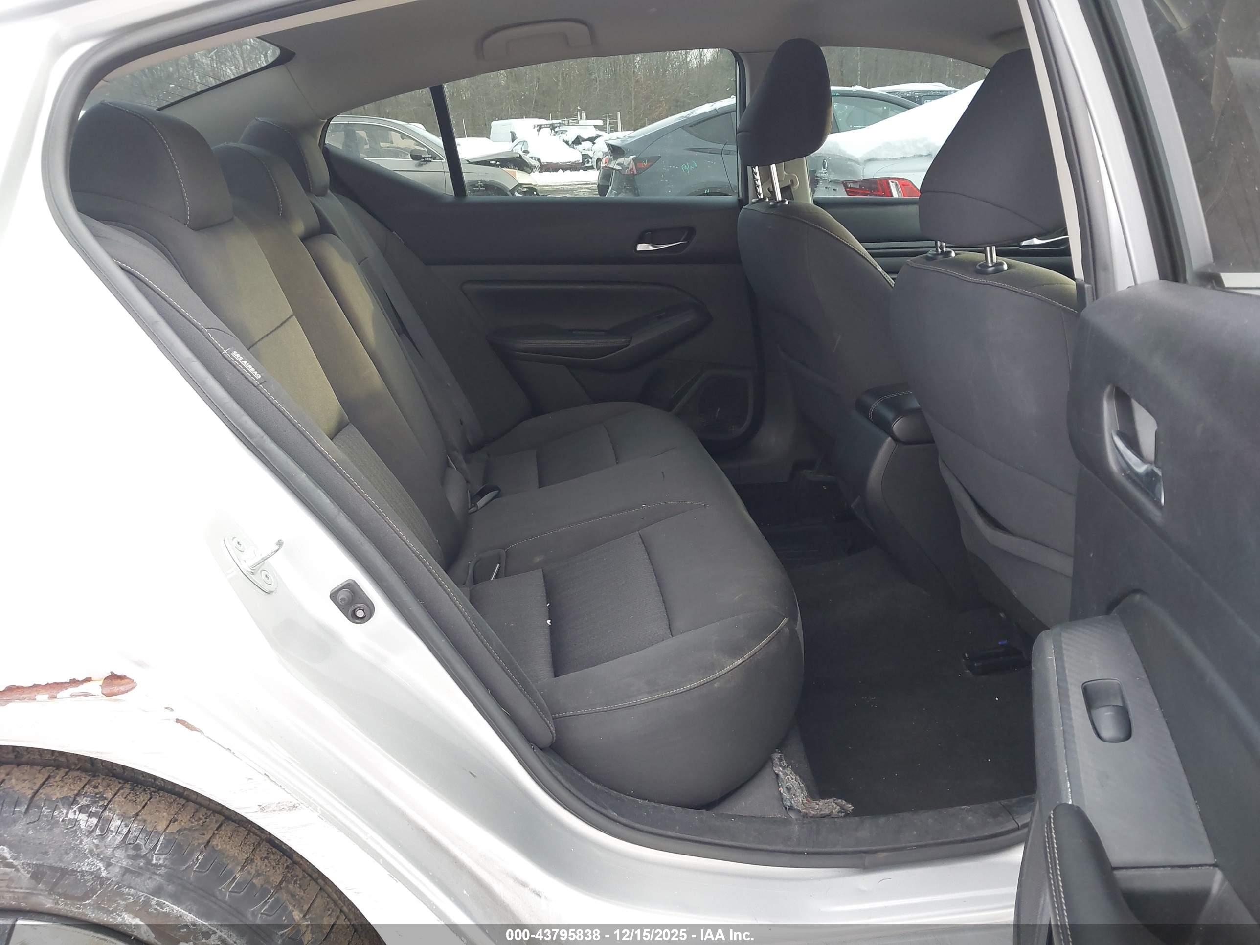 NISSAN ALTIMA image 8