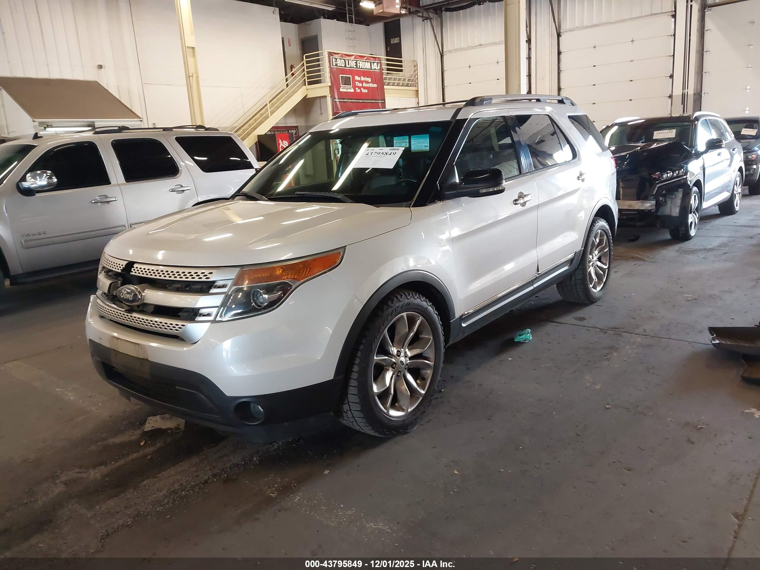 FORD EXPLORER image 2
