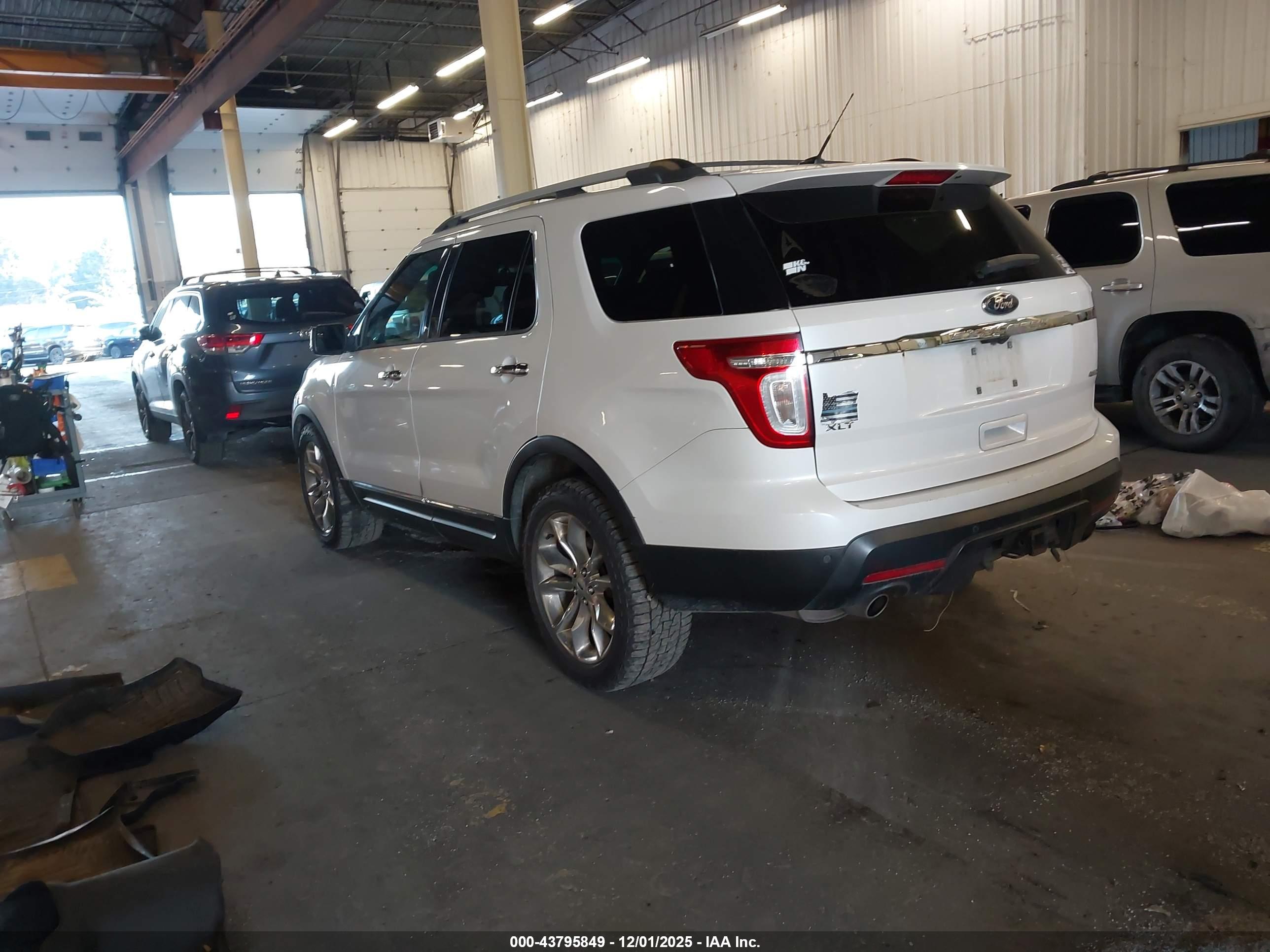 FORD EXPLORER image 3