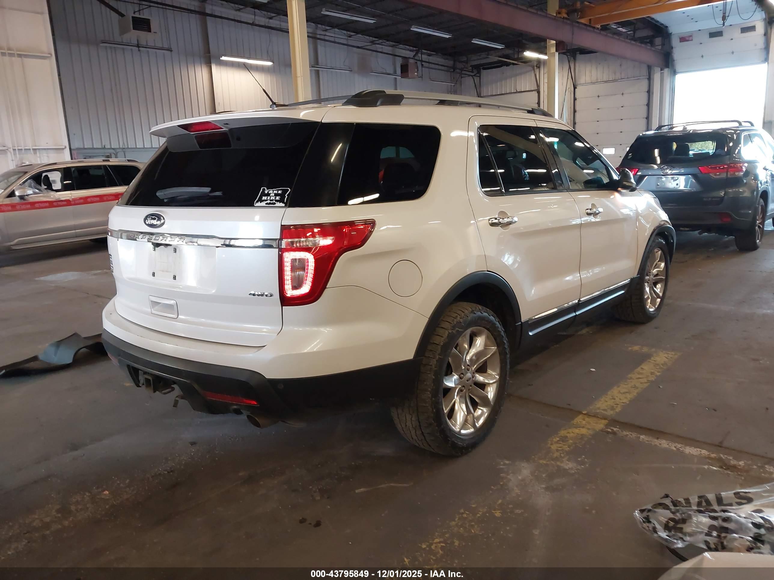 FORD EXPLORER image 4