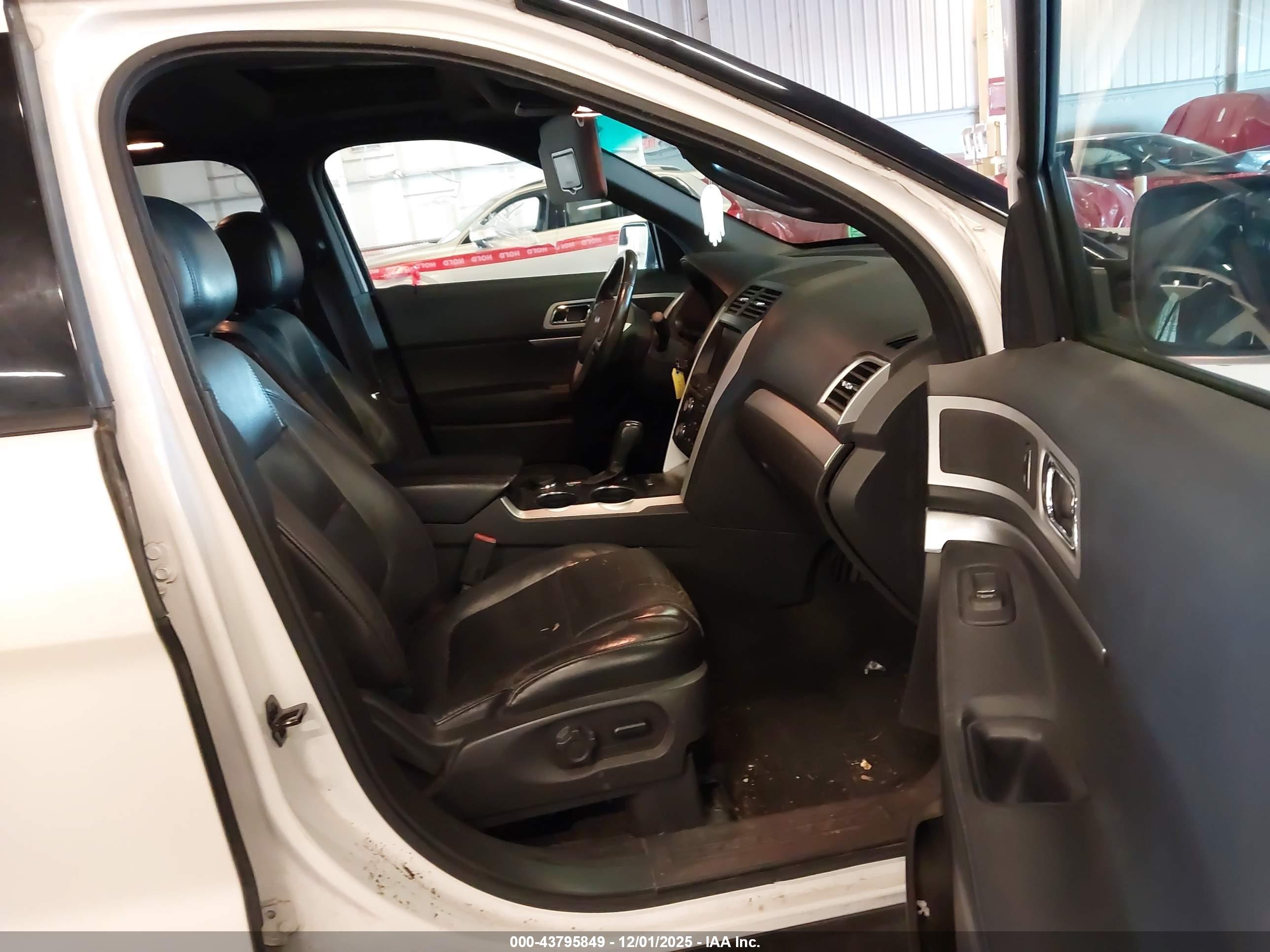 FORD EXPLORER image 5