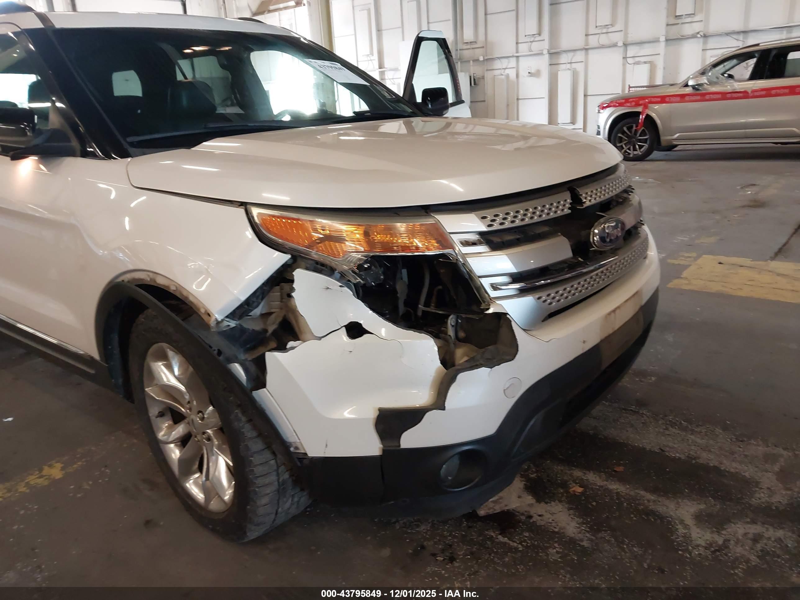 FORD EXPLORER image 6