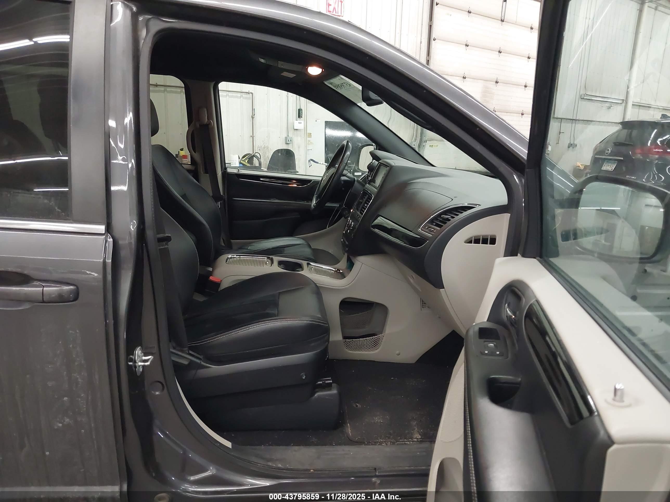 DODGE GRAND image 5