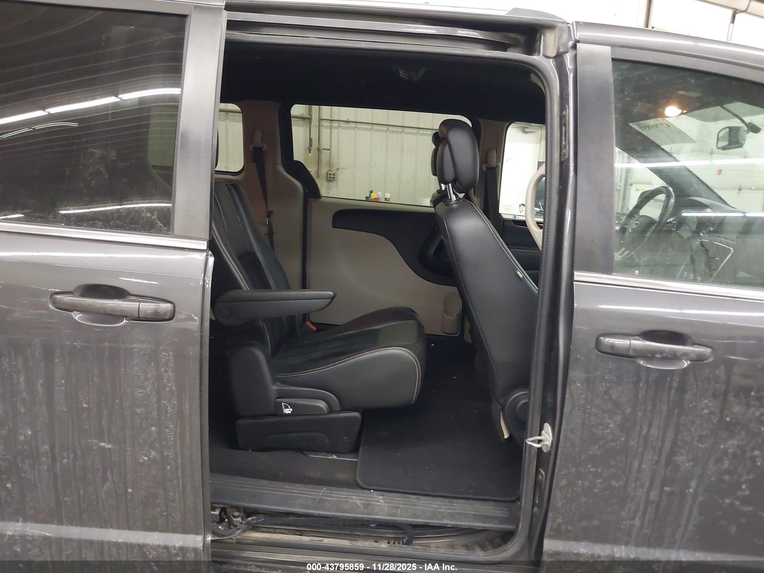 DODGE GRAND image 8