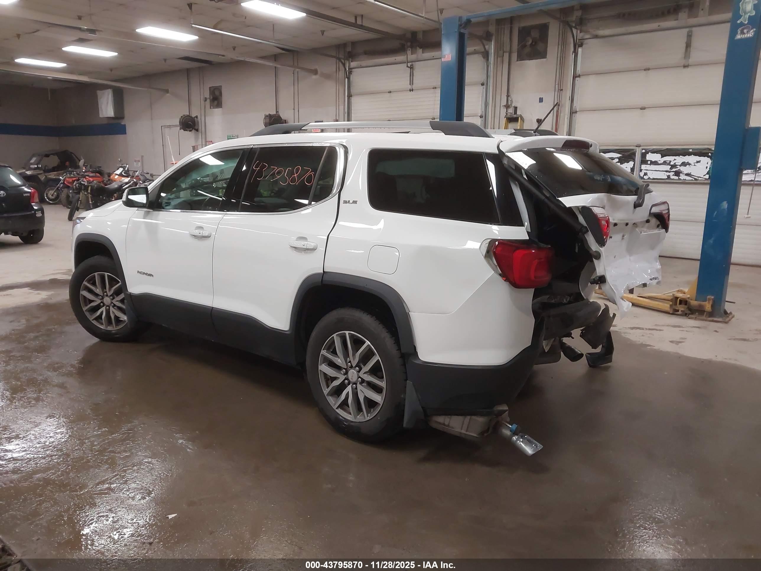 GMC ACADIA image 3