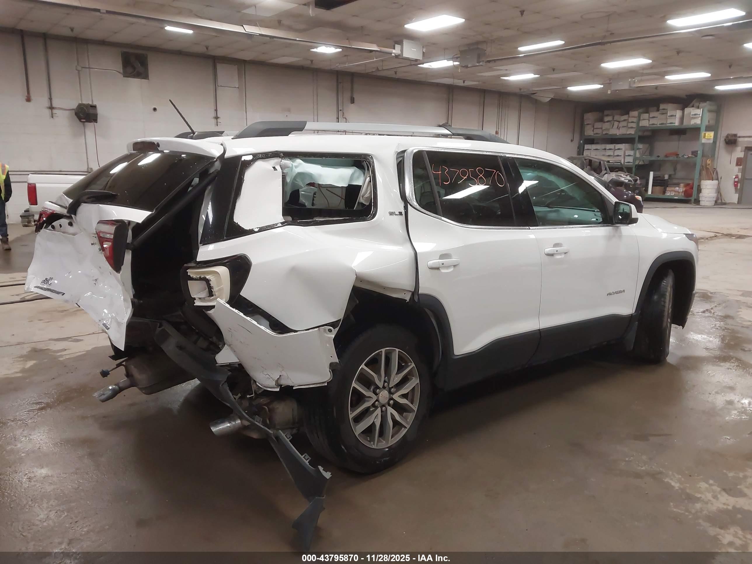 GMC ACADIA image 4