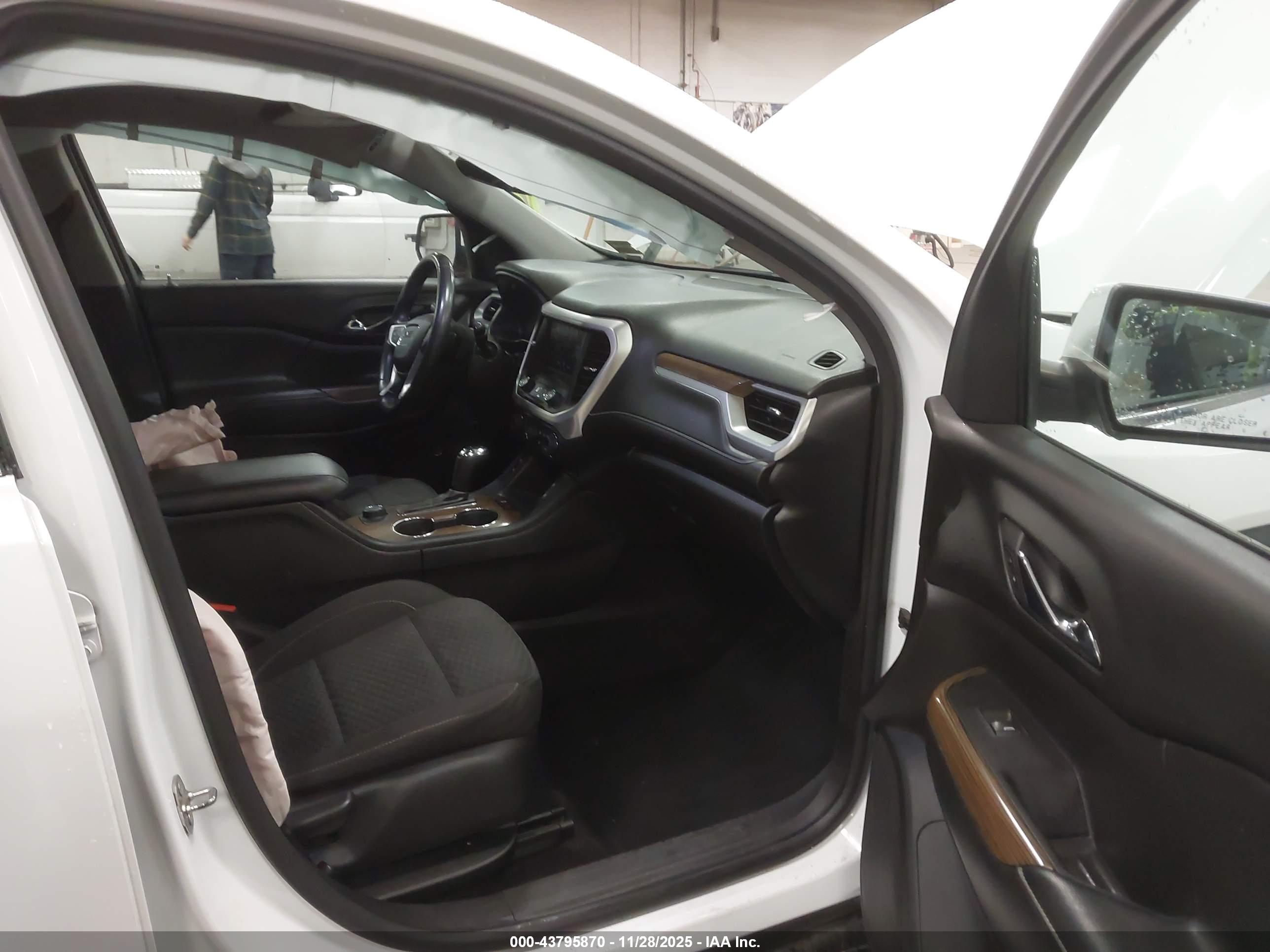 GMC ACADIA image 5