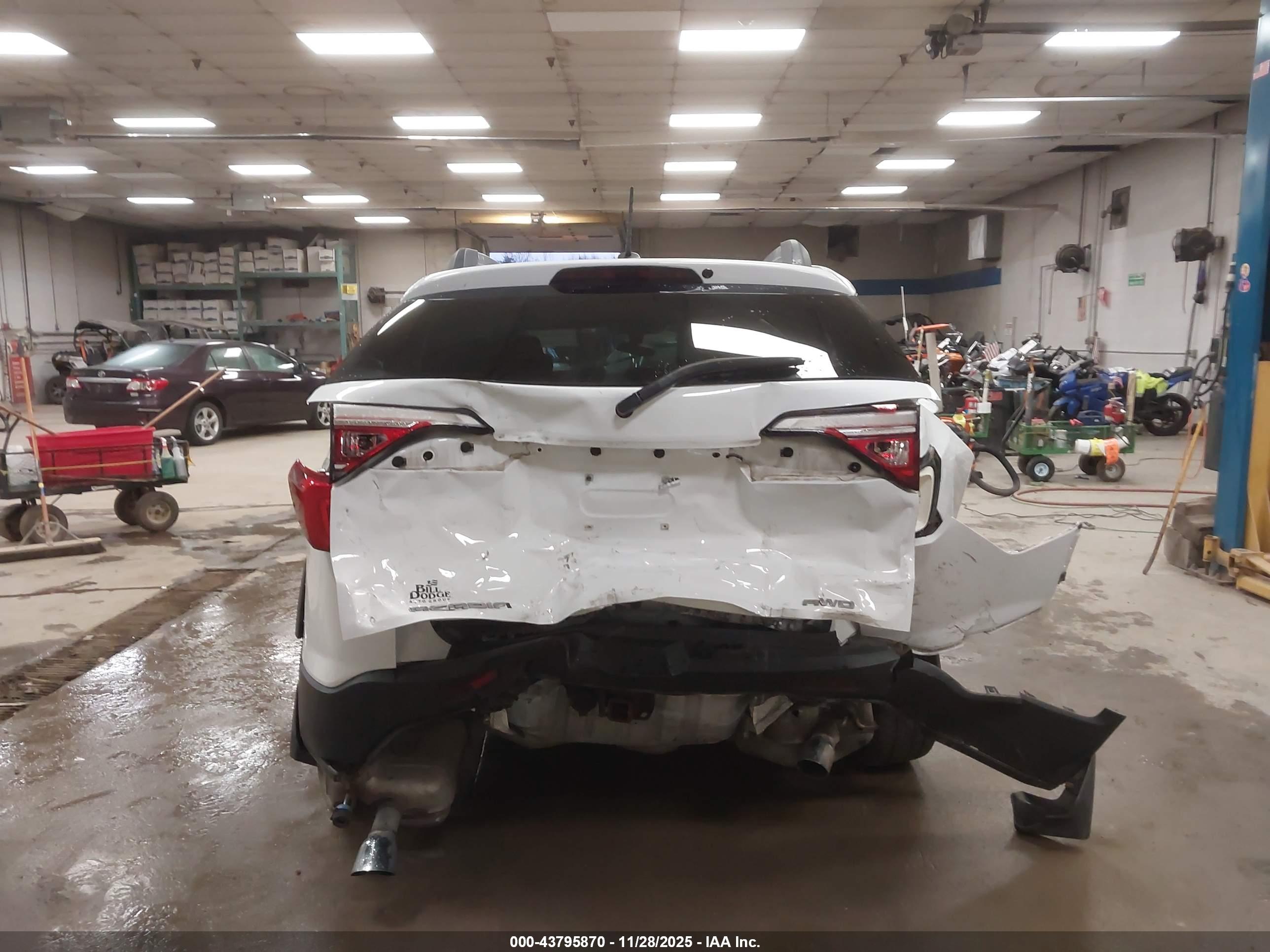 GMC ACADIA image 6