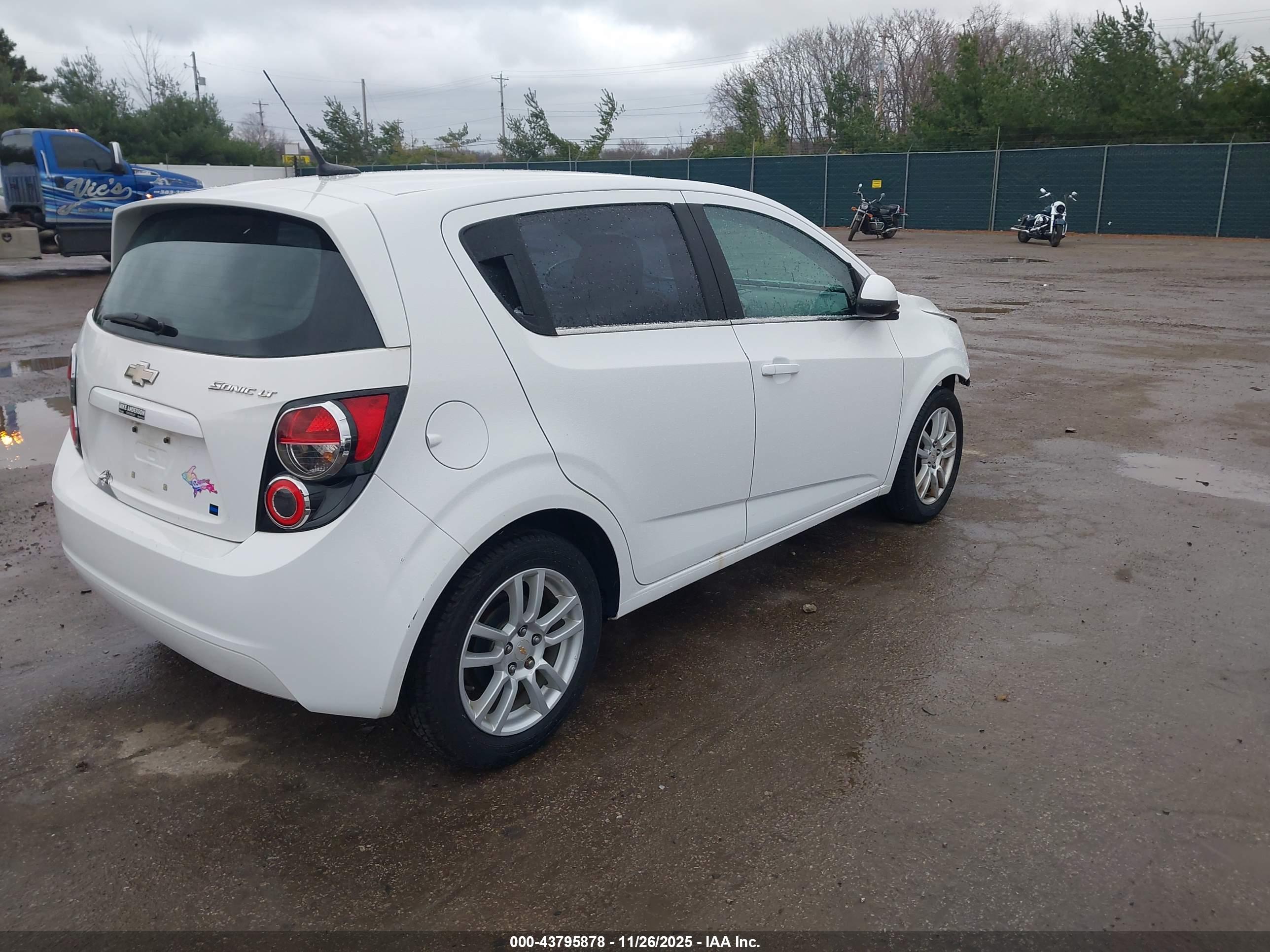 CHEVROLET SONIC image 4