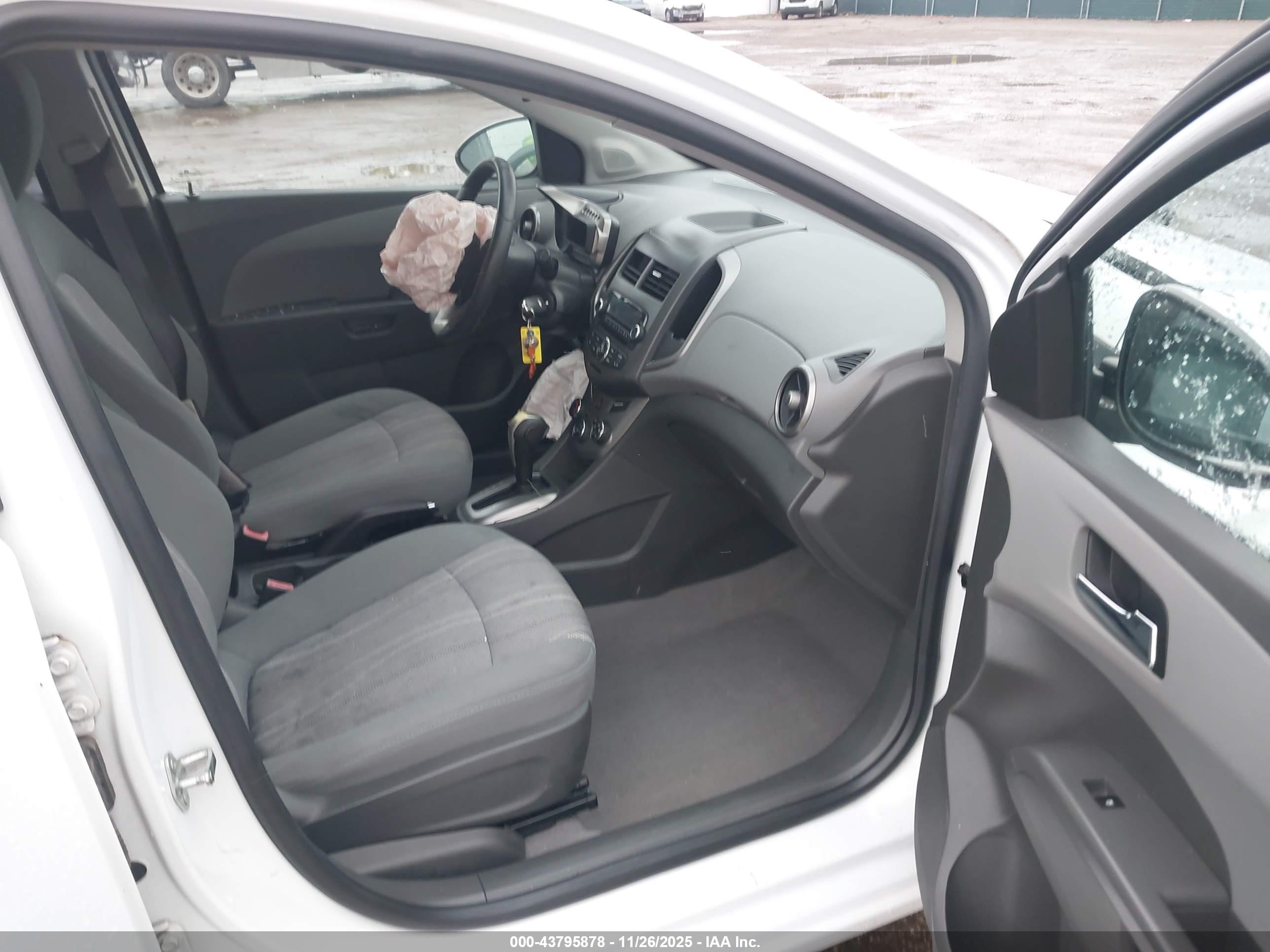 CHEVROLET SONIC image 5