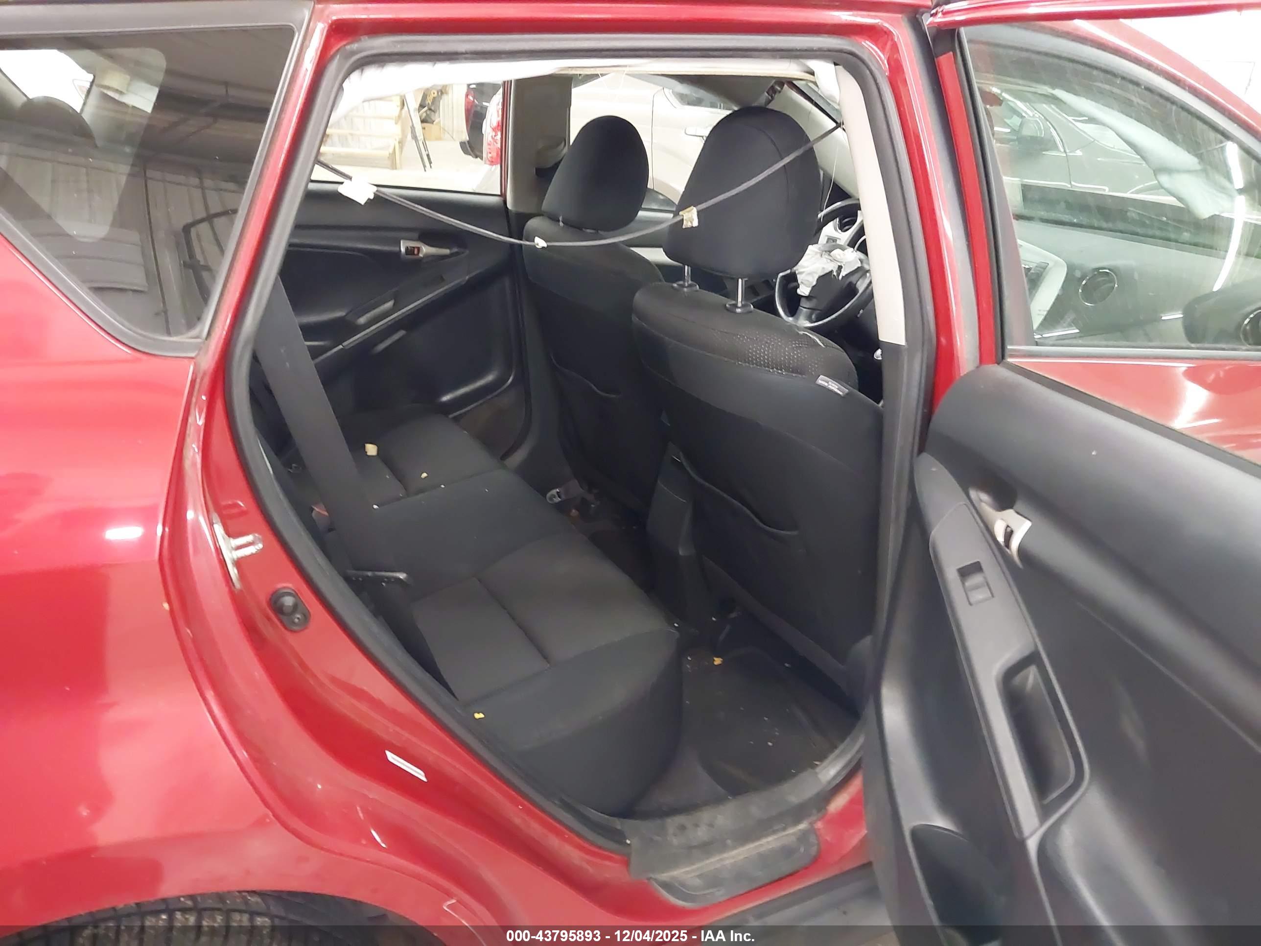 PONTIAC VIBE image 8