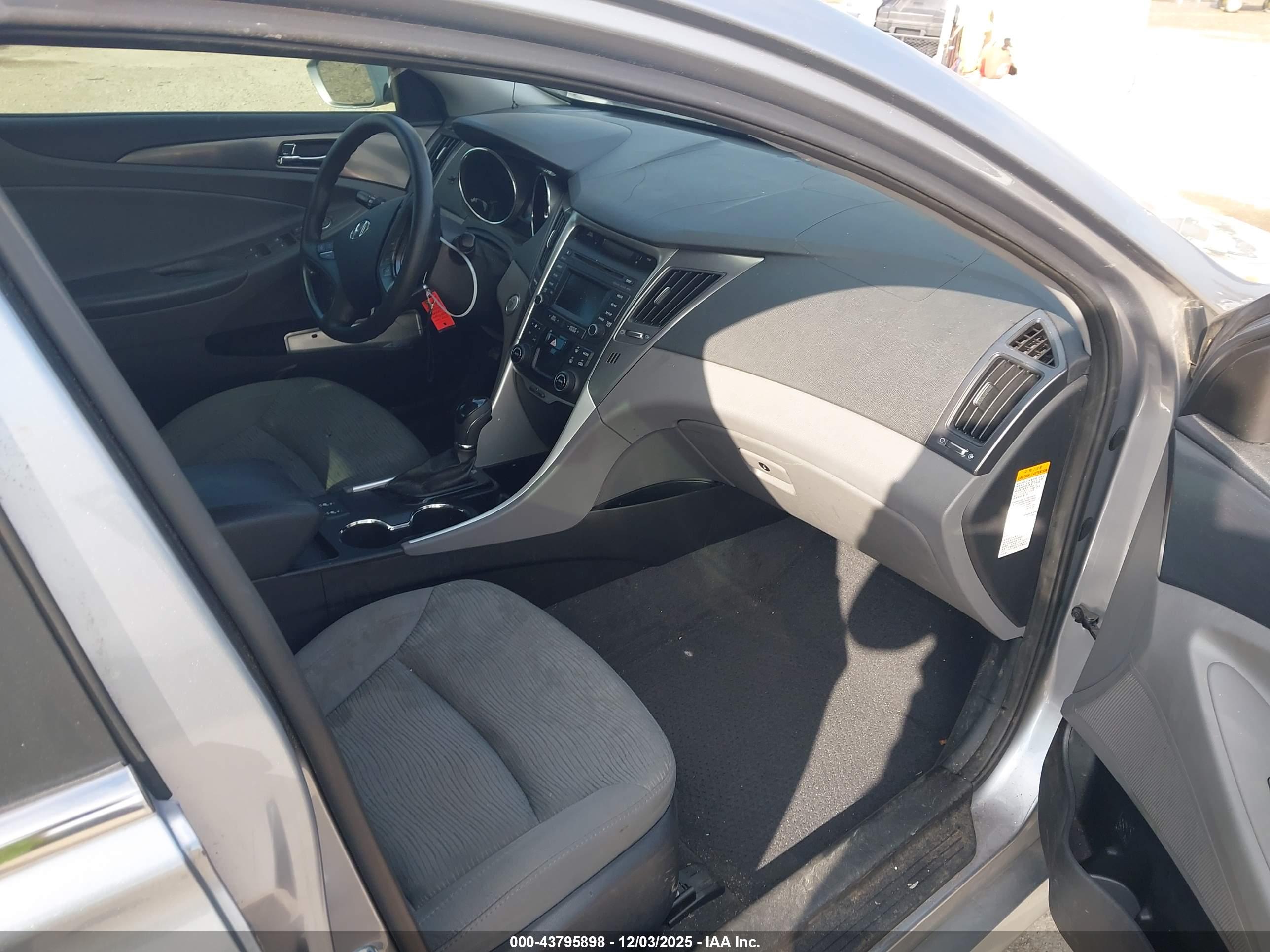 HYUNDAI SONATA image 5