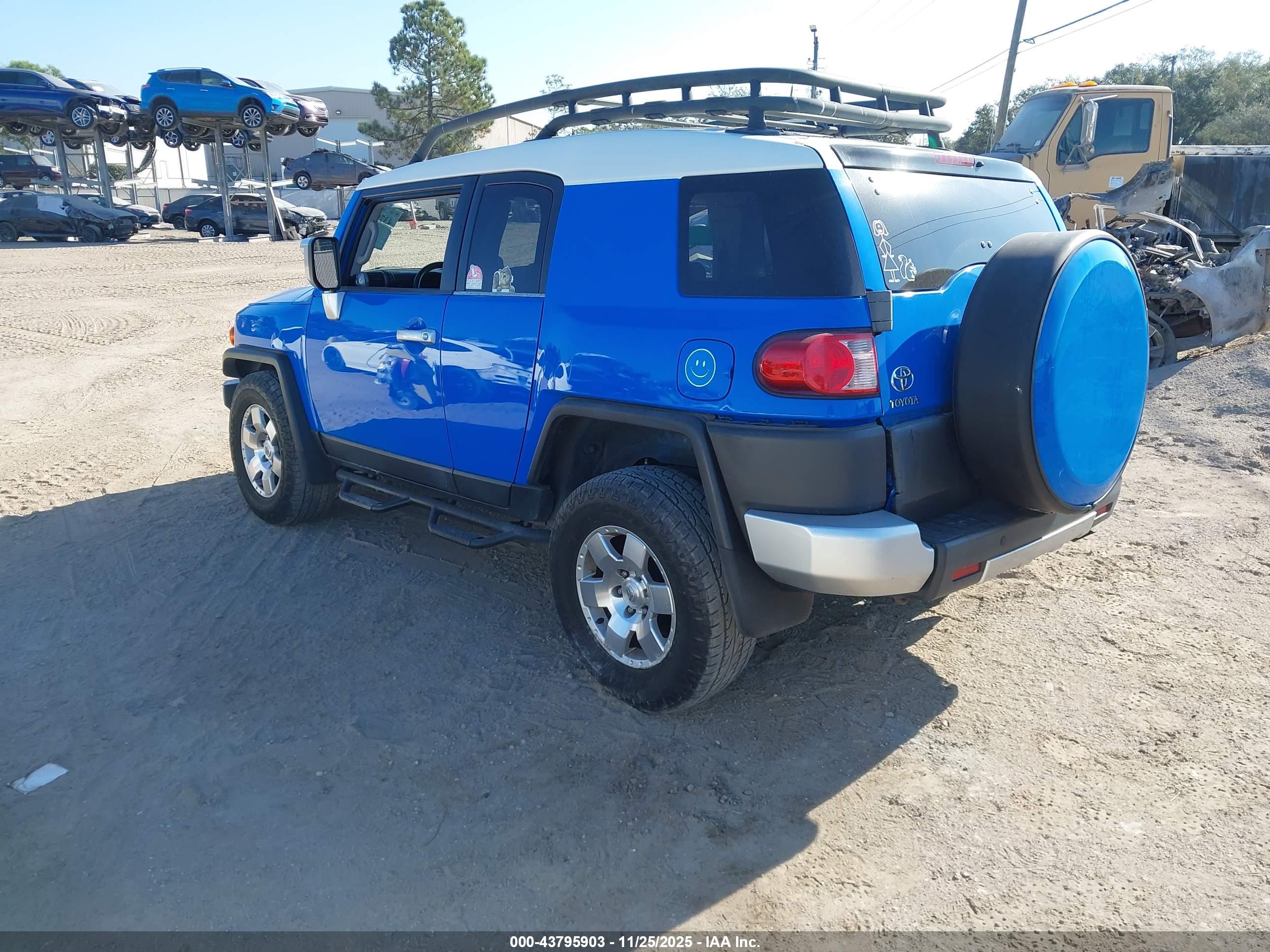 TOYOTA FJ image 3