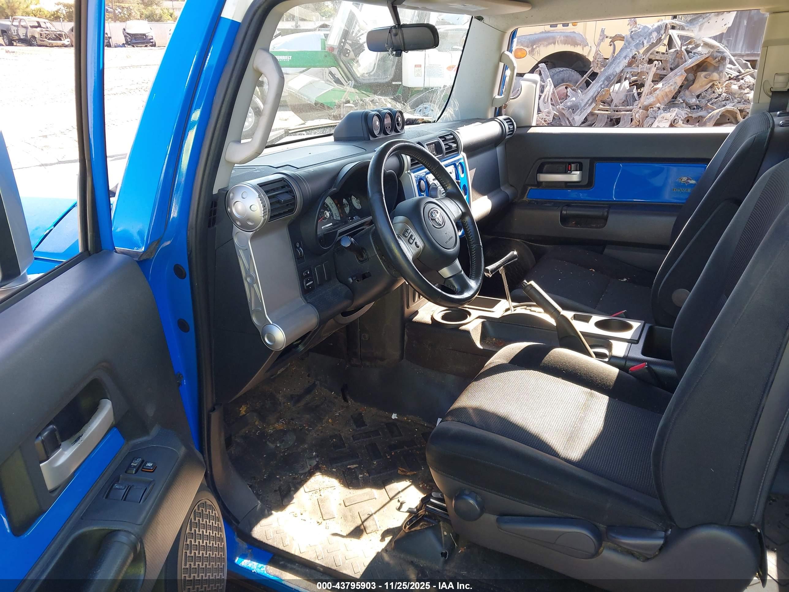TOYOTA FJ image 5