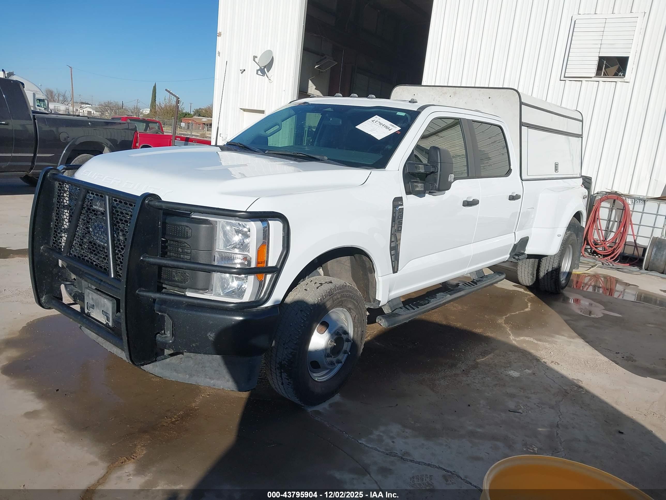 FORD F-350 image 2