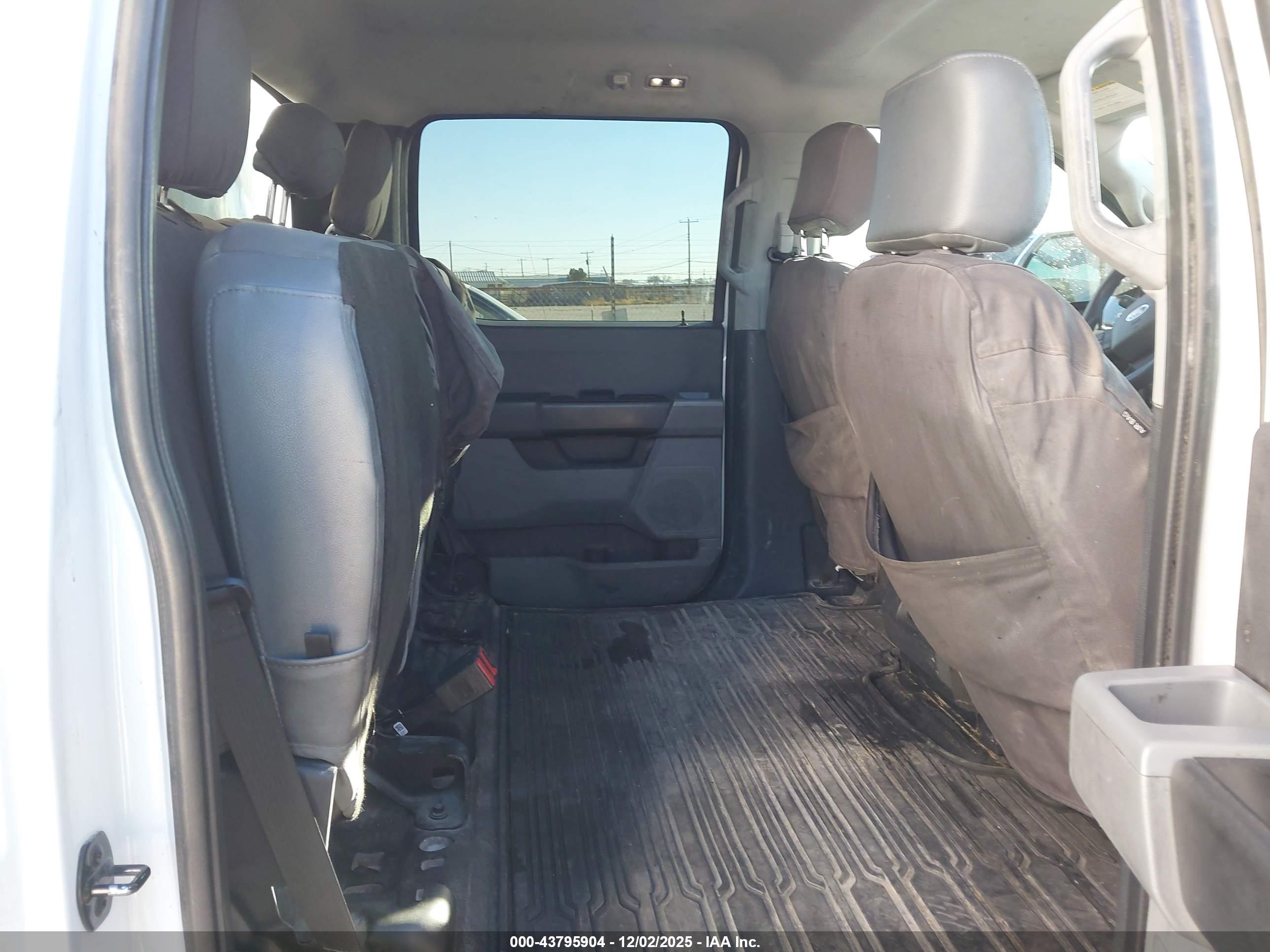 FORD F-350 image 8
