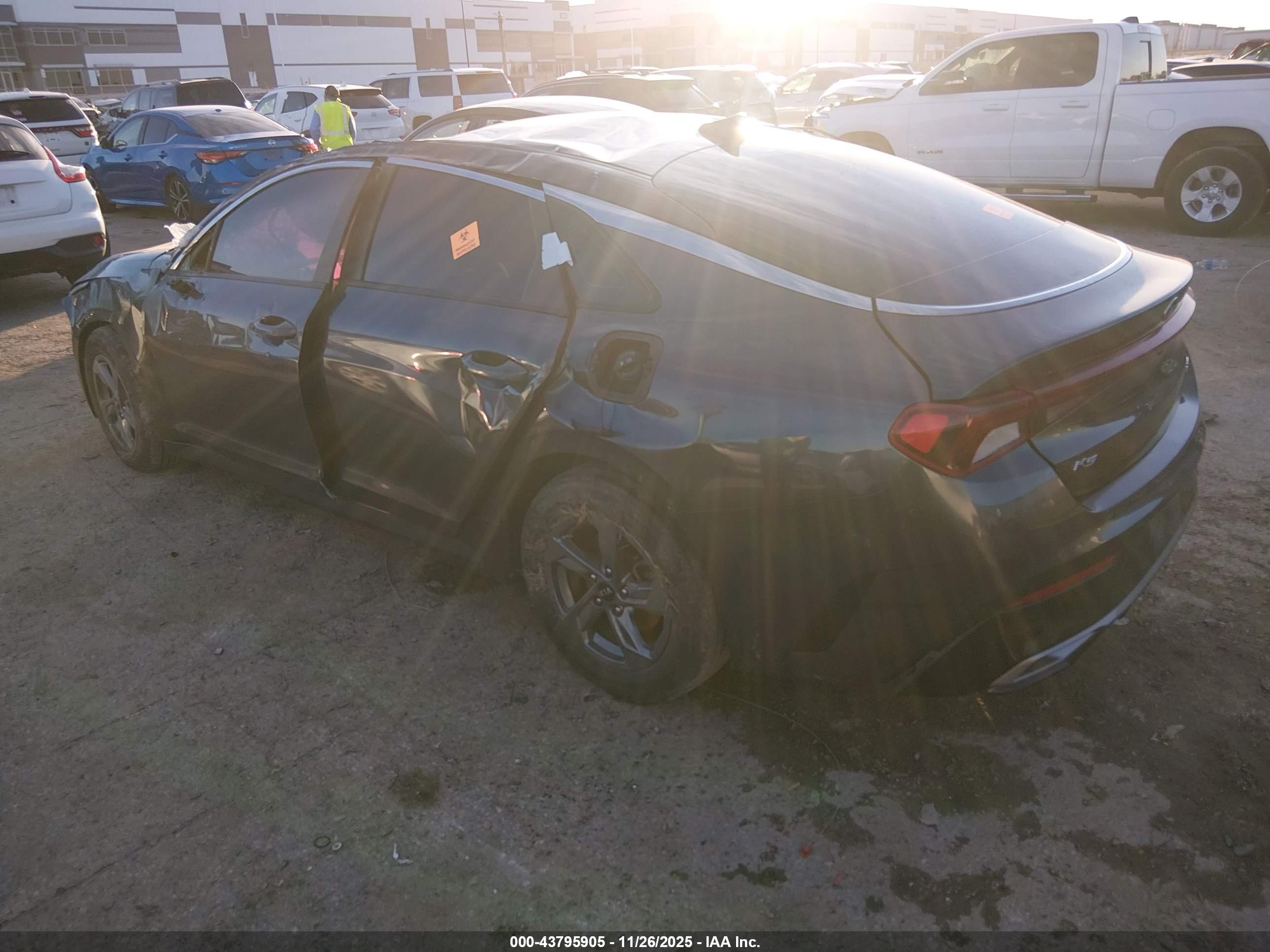 KIA K5 image 3