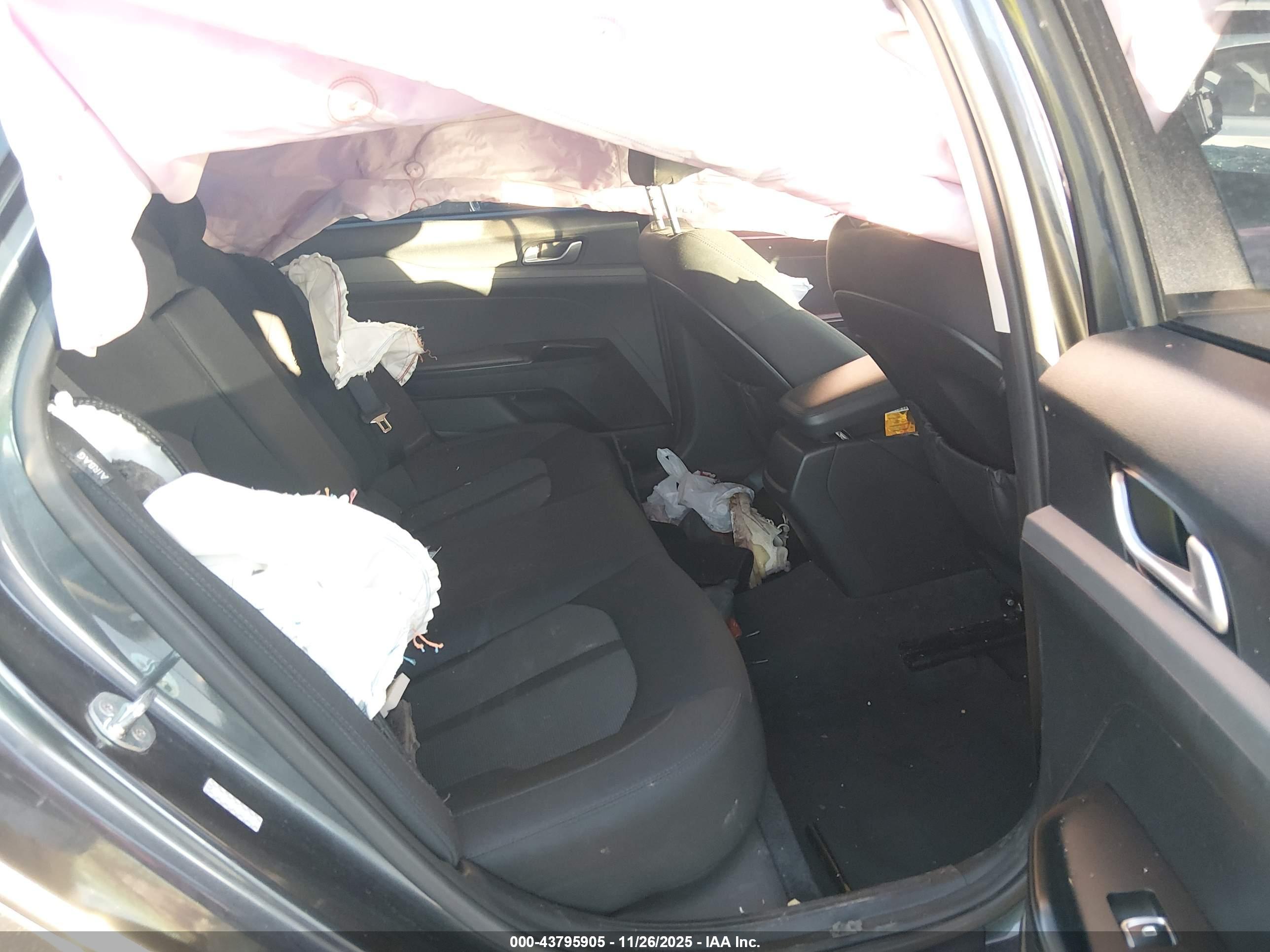 KIA K5 image 8