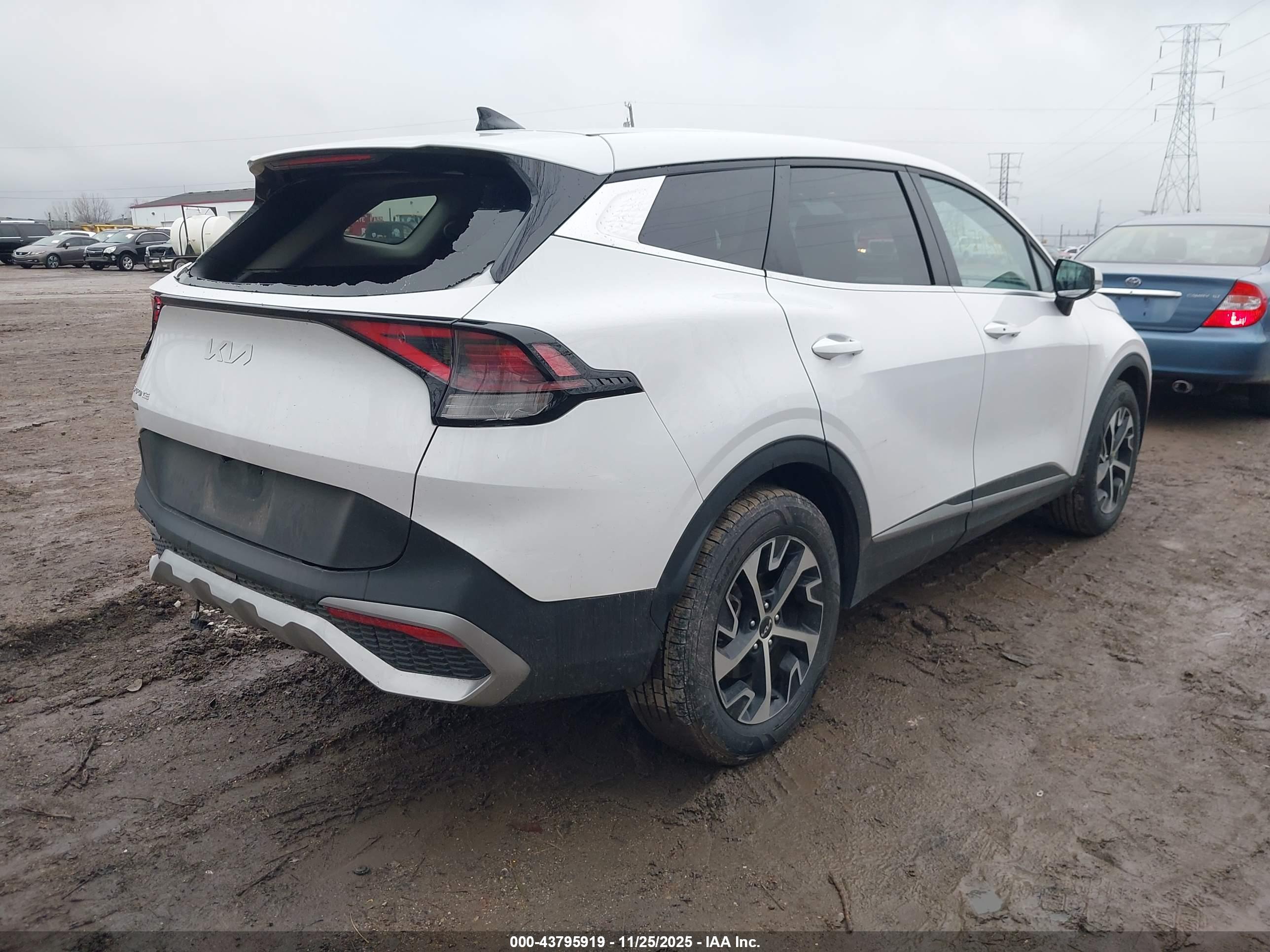 KIA SPORTAGE image 4