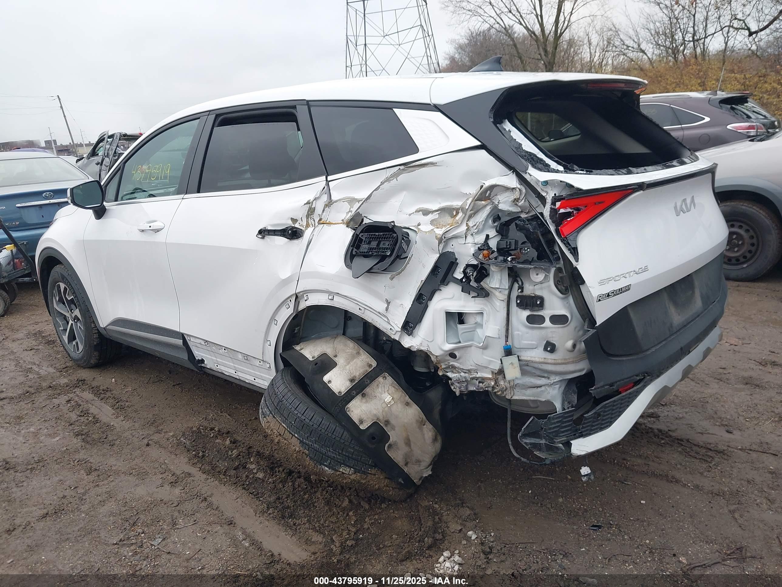 KIA SPORTAGE image 6
