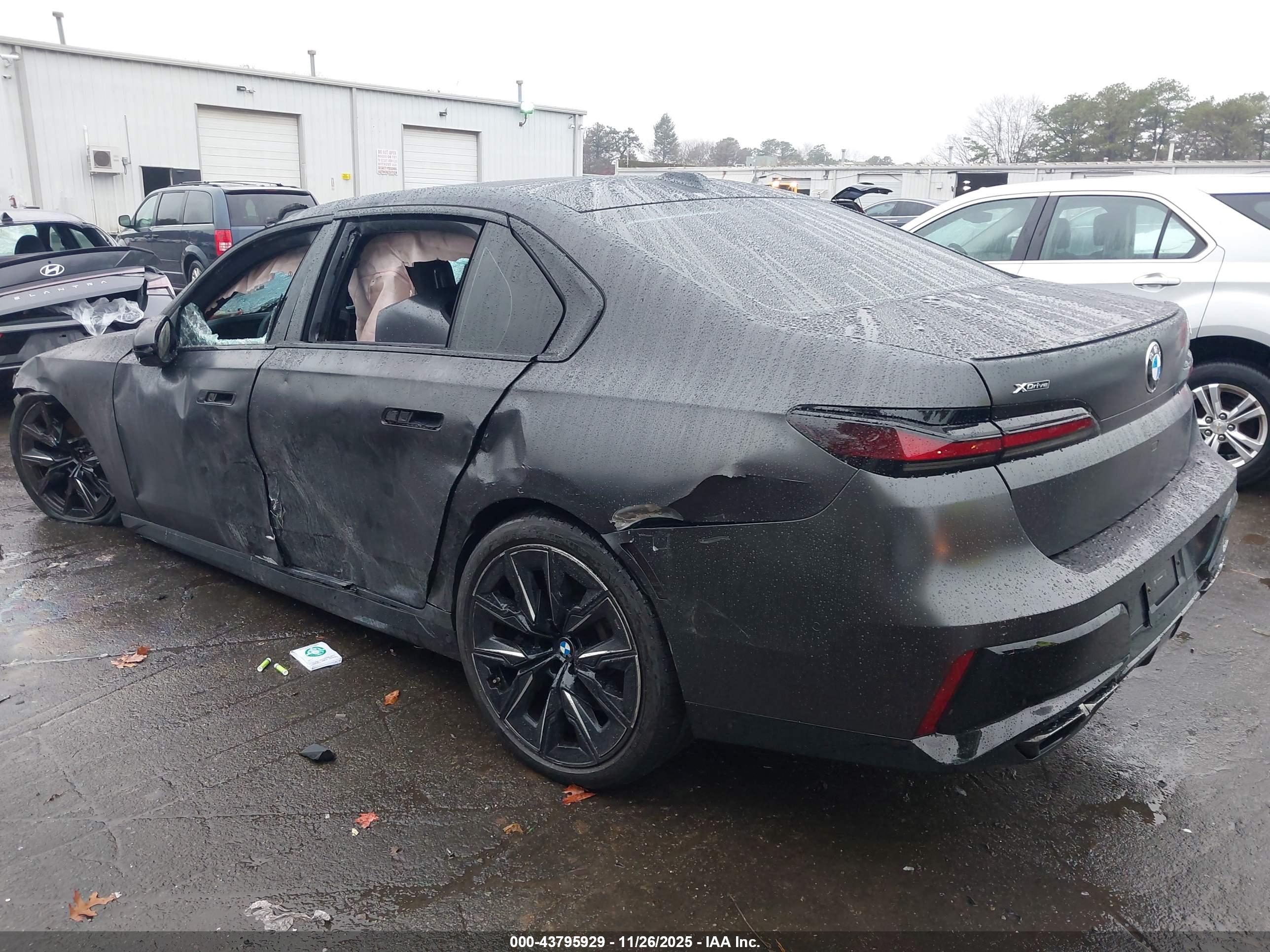 BMW 760I image 3