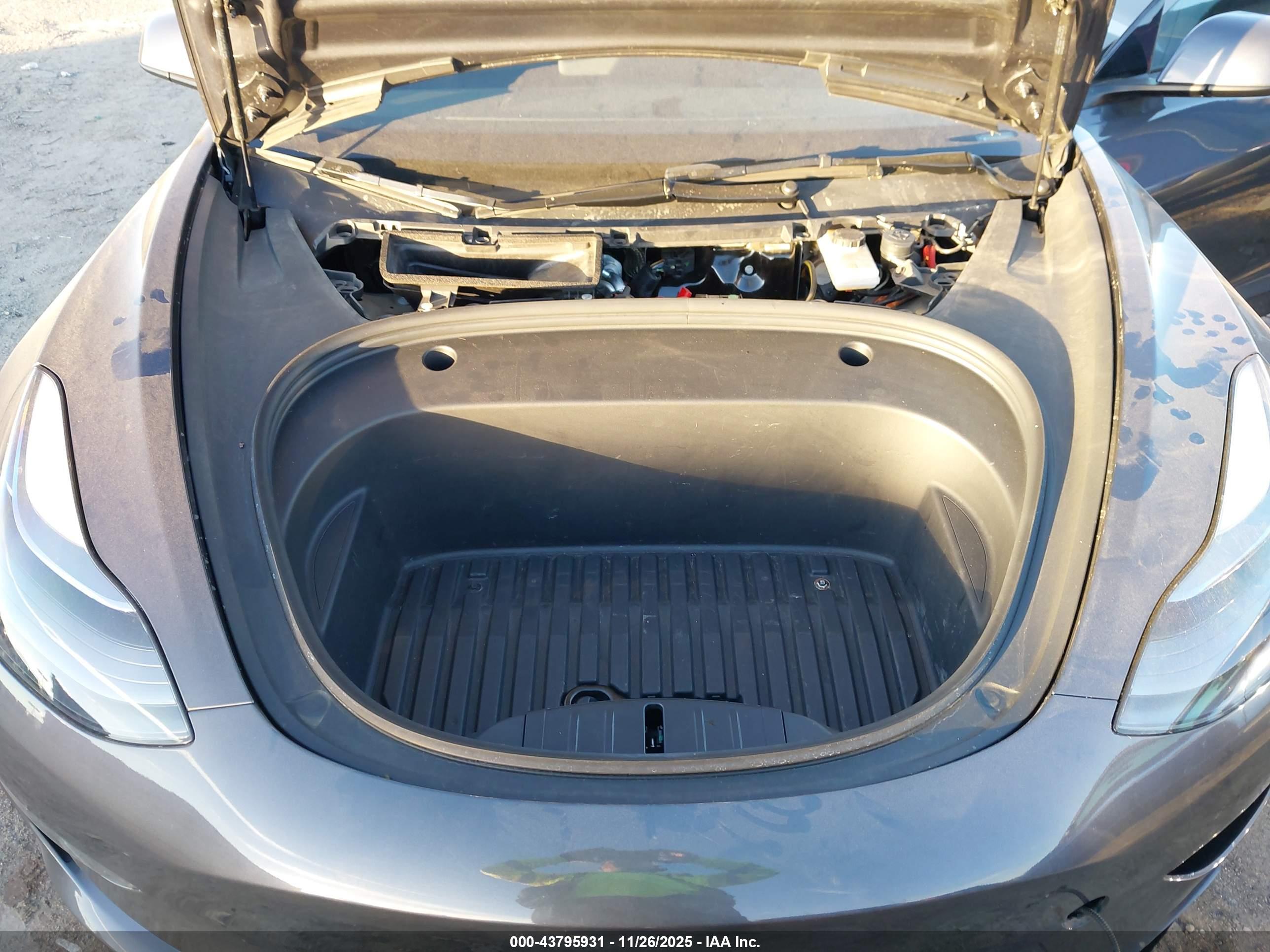TESLA MODEL image 10