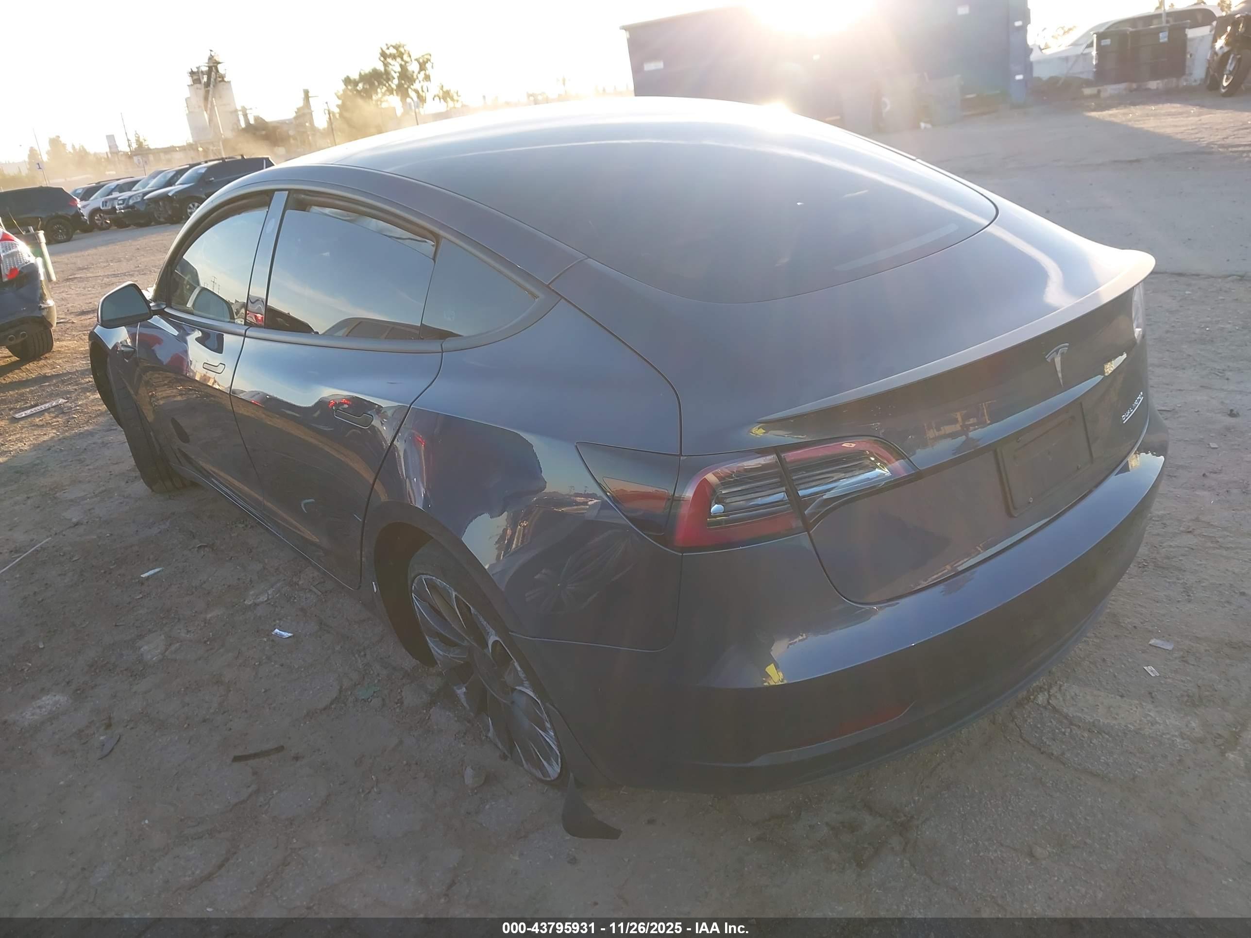 TESLA MODEL image 3