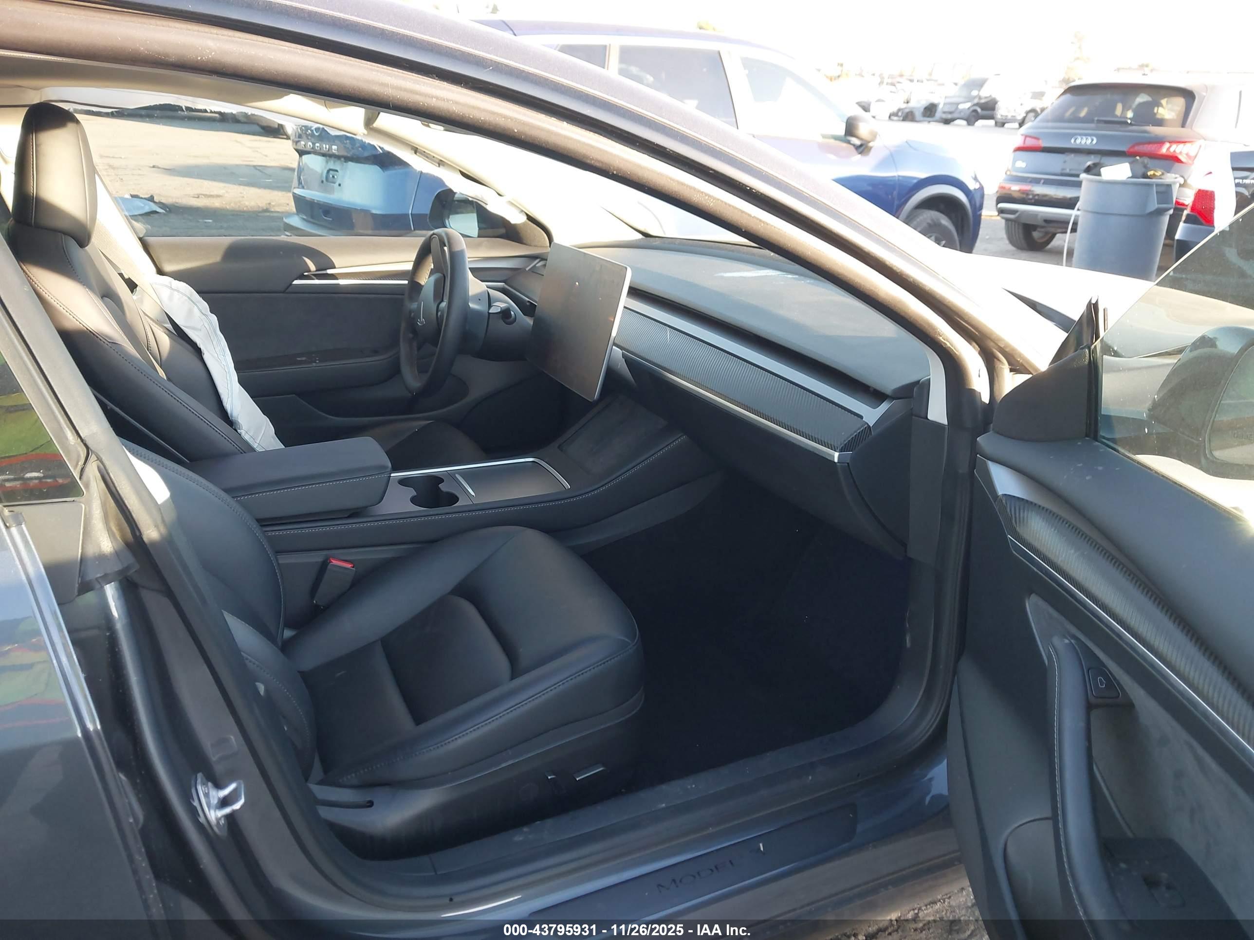 TESLA MODEL image 5